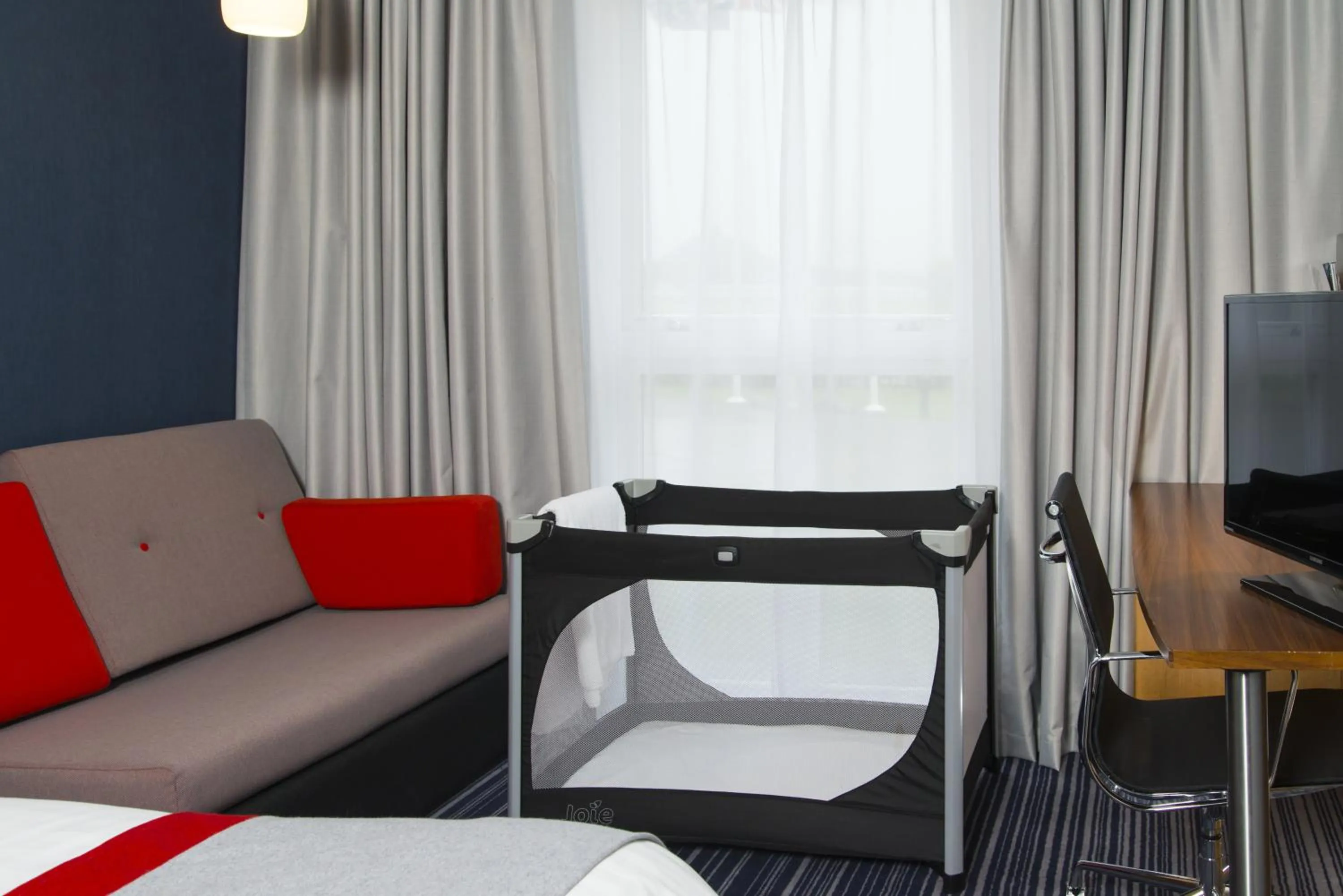 Photo of the whole room in Holiday Inn Express London - Epsom Downs by IHG