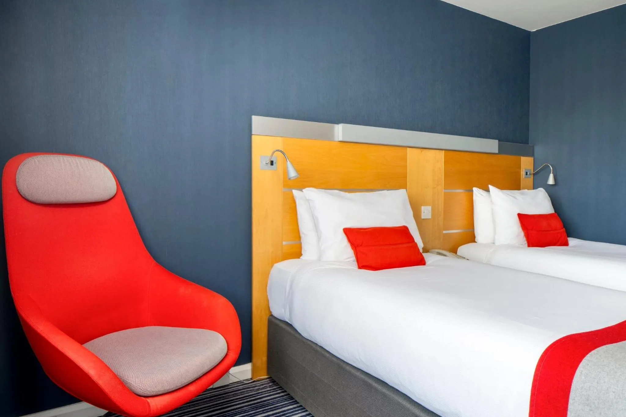 Photo of the whole room, Bed in Holiday Inn Express London - Epsom Downs by IHG