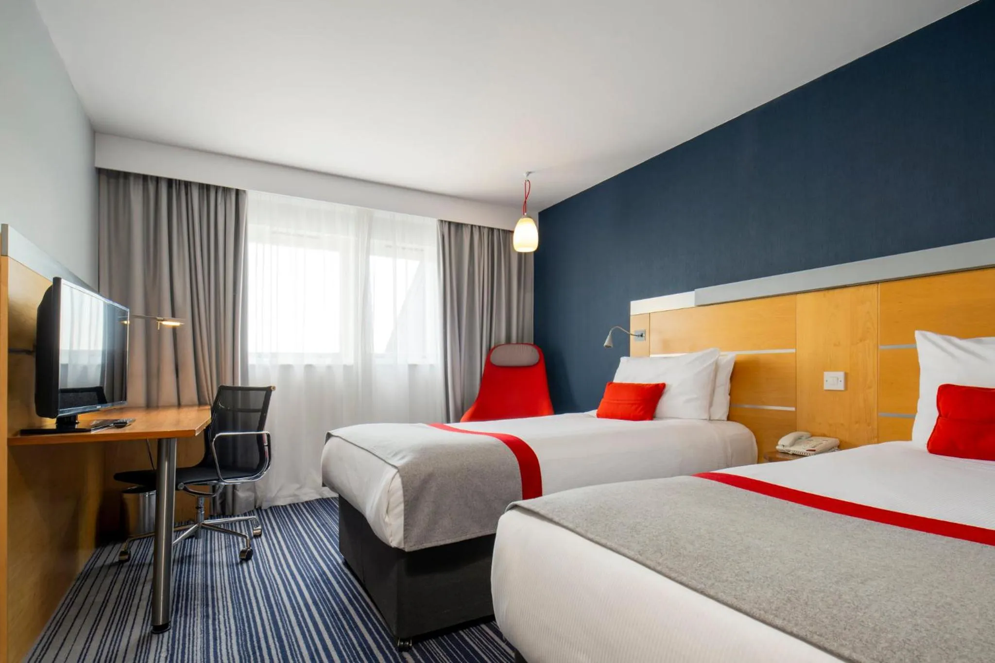 Photo of the whole room, Bed in Holiday Inn Express London - Epsom Downs by IHG
