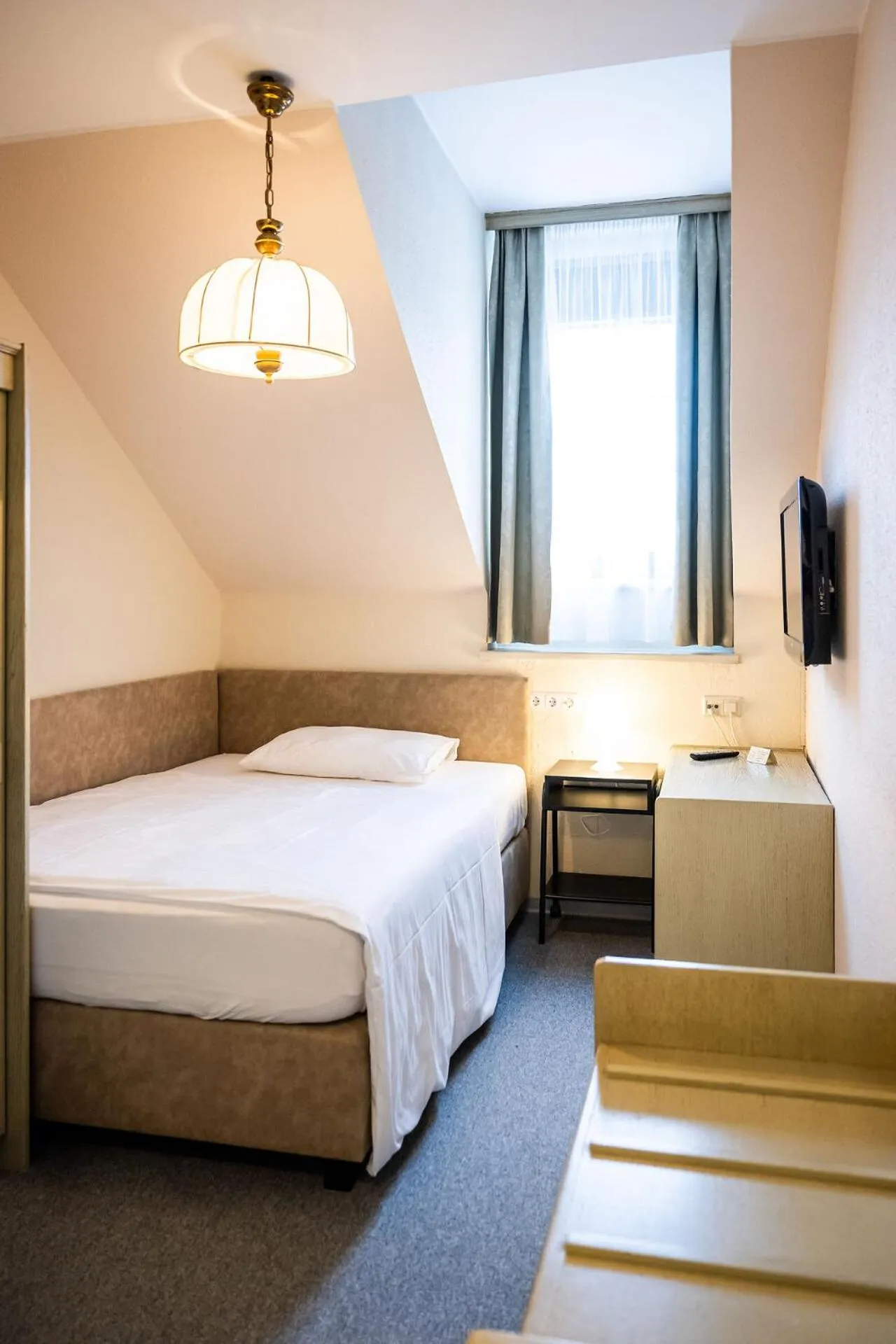 Bed in Motel Zeltweg - Self-Check-in