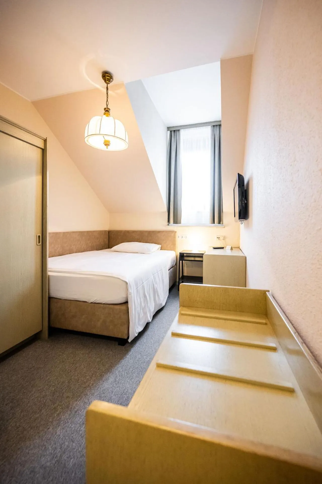 Bed in Motel Zeltweg - Self-Check-in