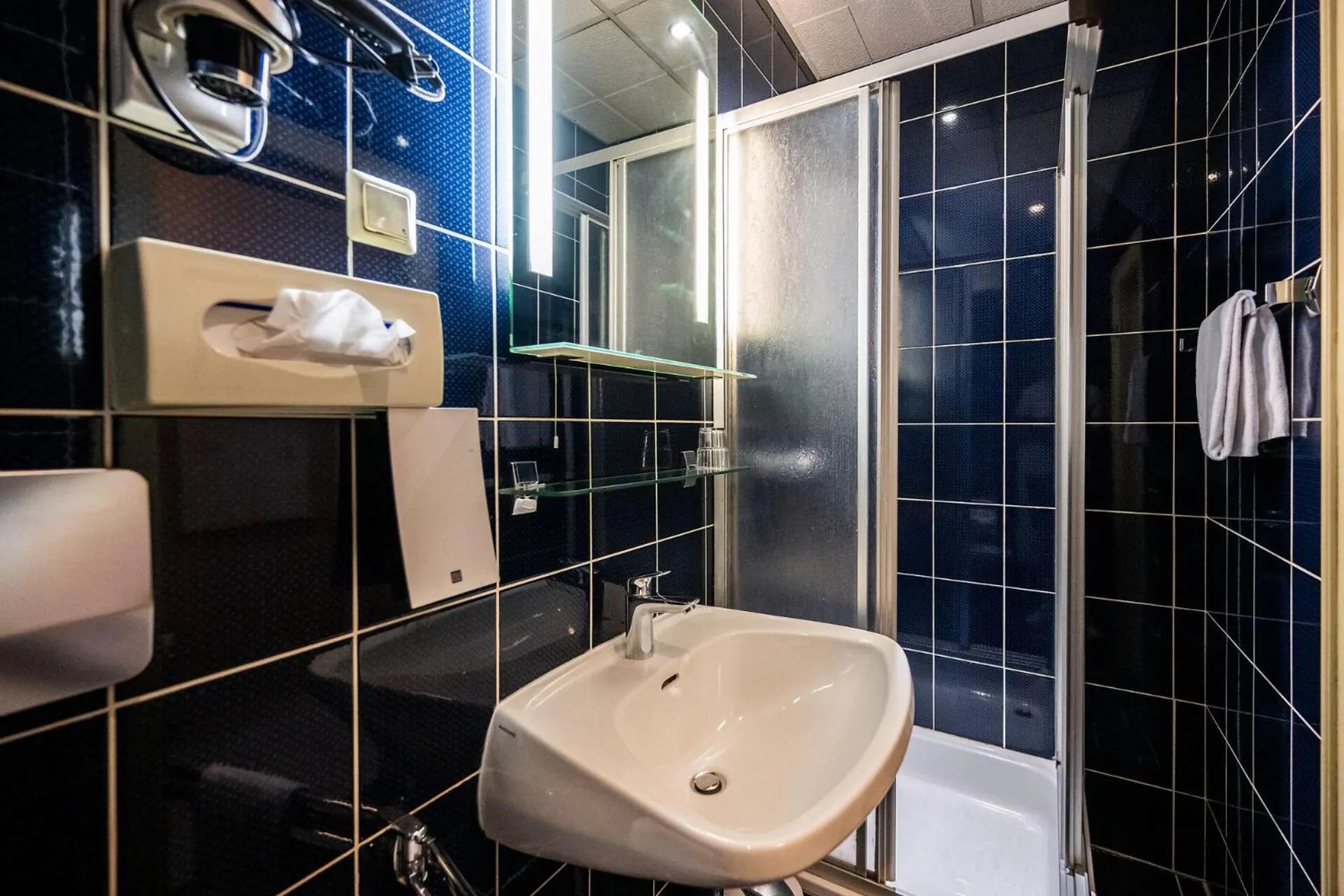 Shower in Motel Zeltweg - Self-Check-in