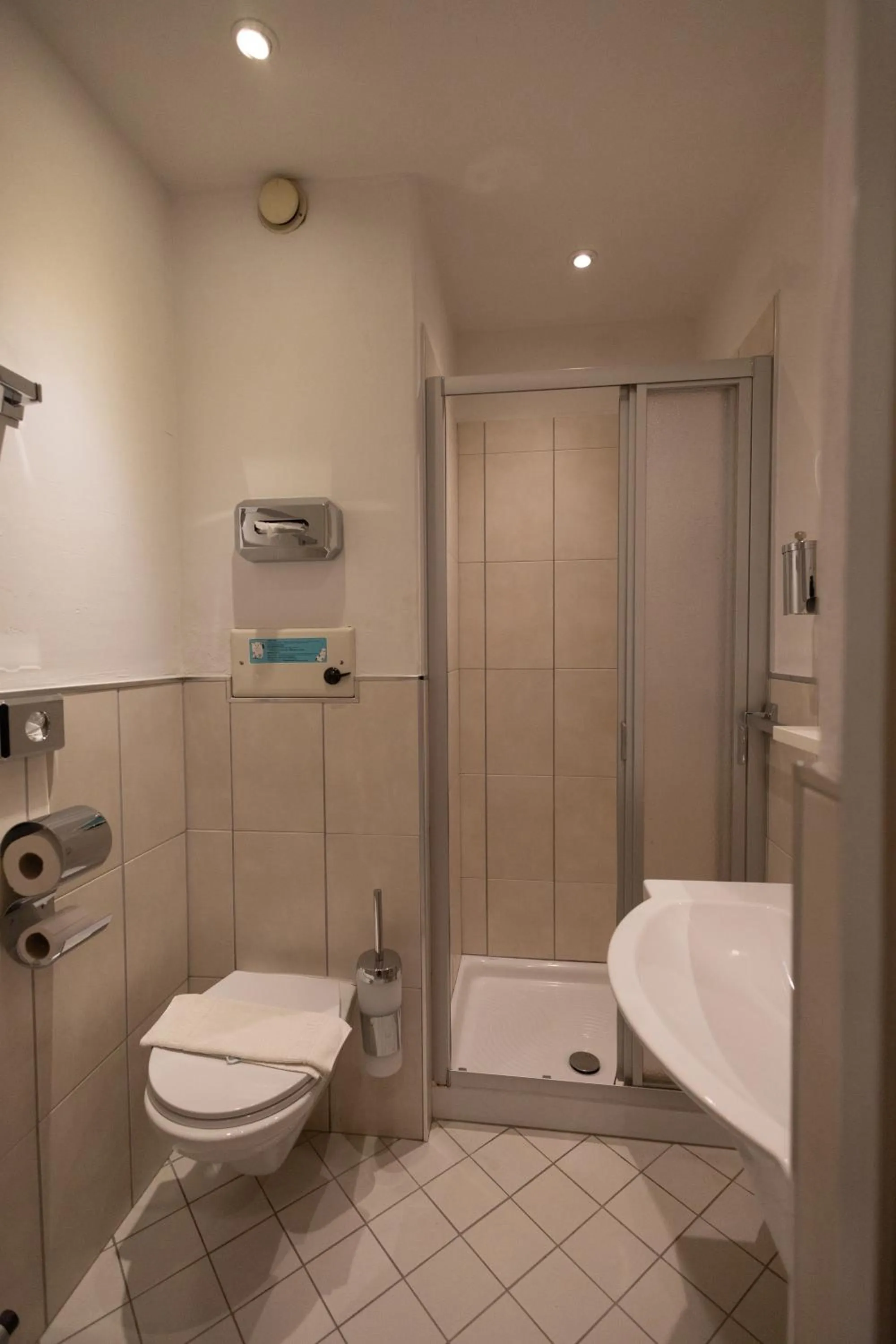 Shower in Hotel Marlingerhof