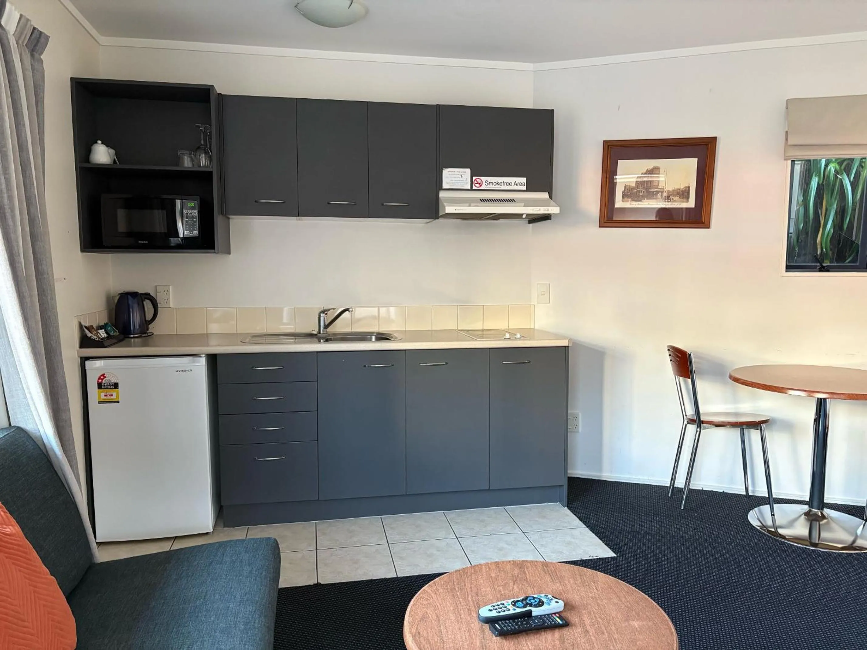 Kitchen or kitchenette in Ascot Motor Lodge