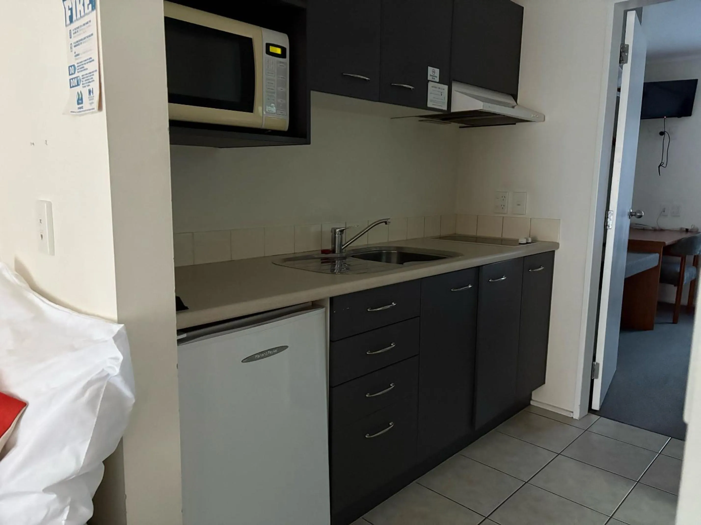 Kitchen or kitchenette in Ascot Motor Lodge