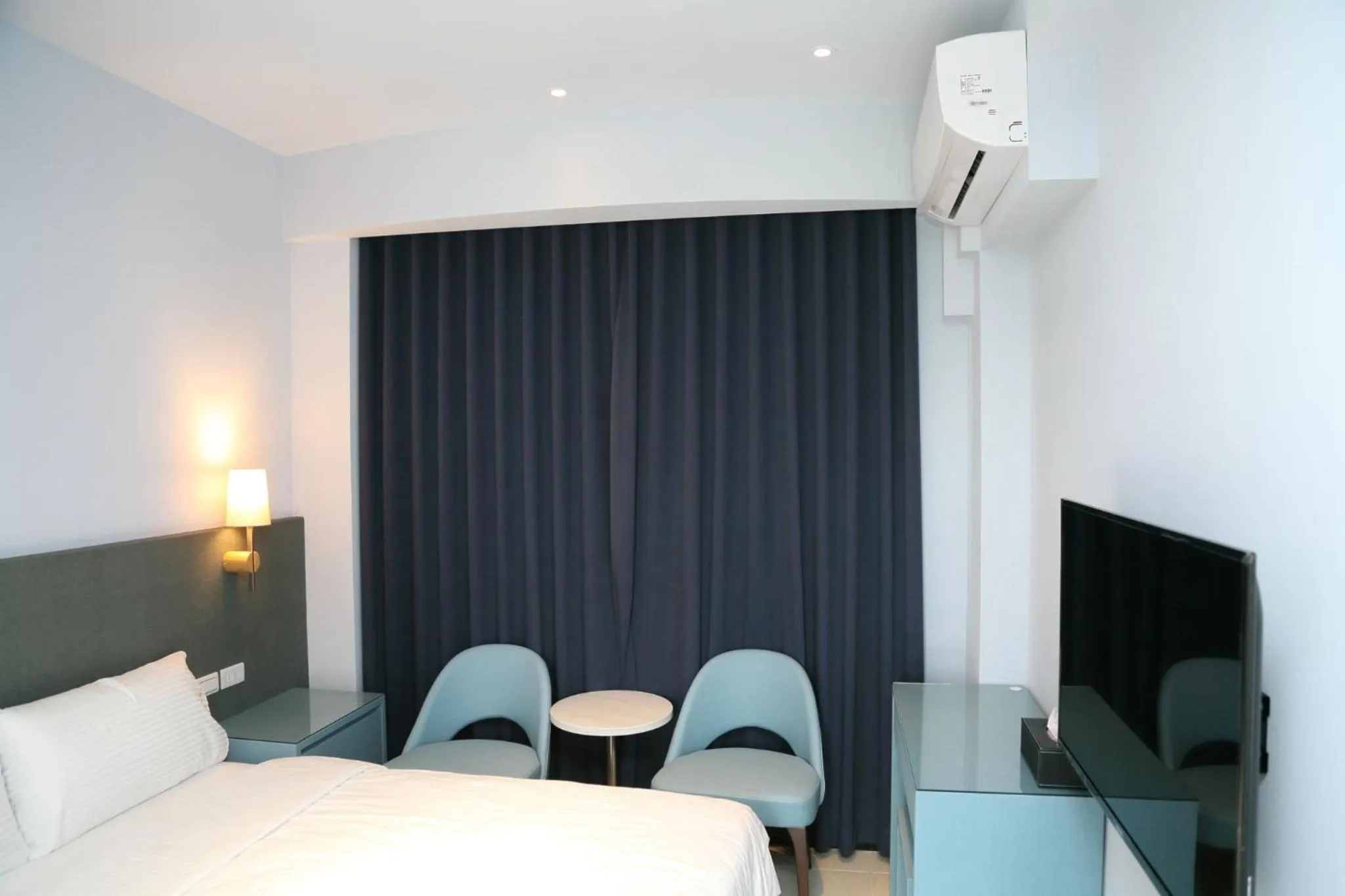 Bed in See Happiness