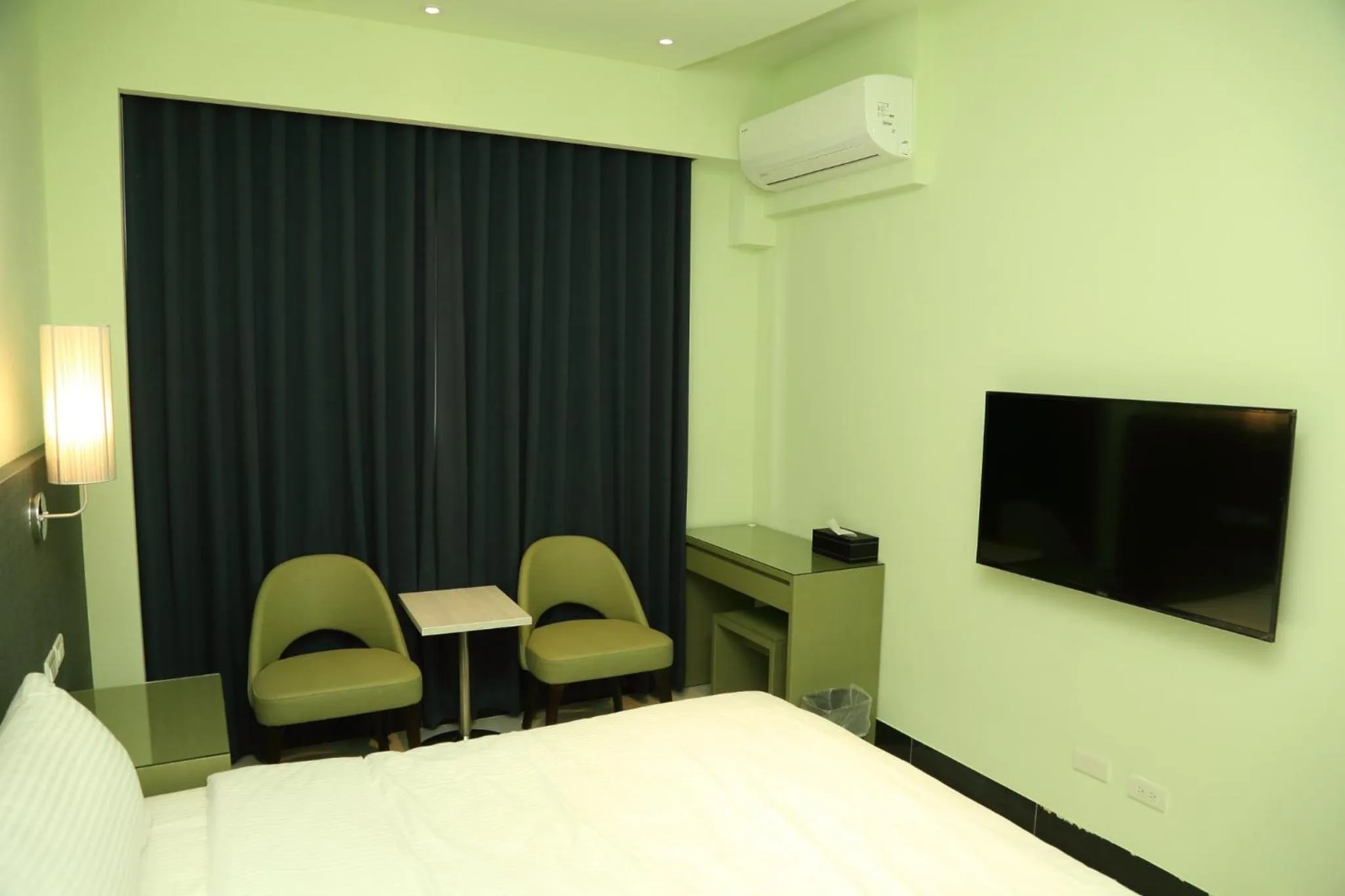 Bed in See Happiness