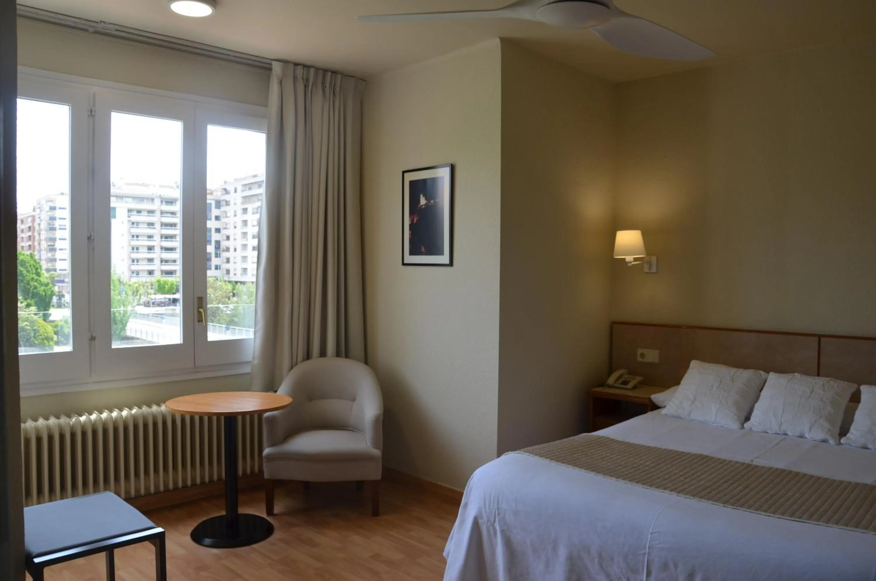 View (from property/room), Bed in Hotel Balaguer