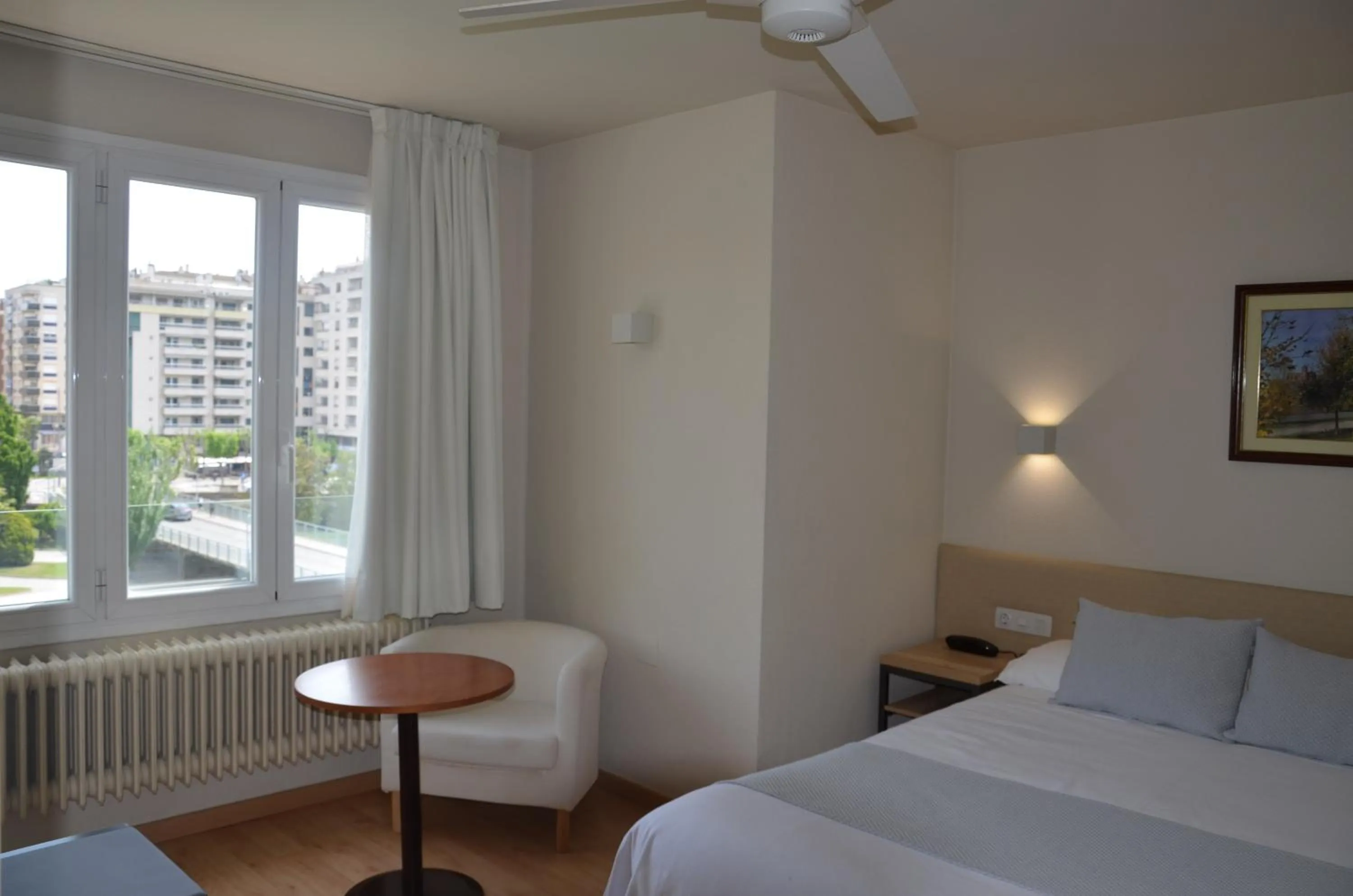 View (from property/room), Bed in Hotel Balaguer