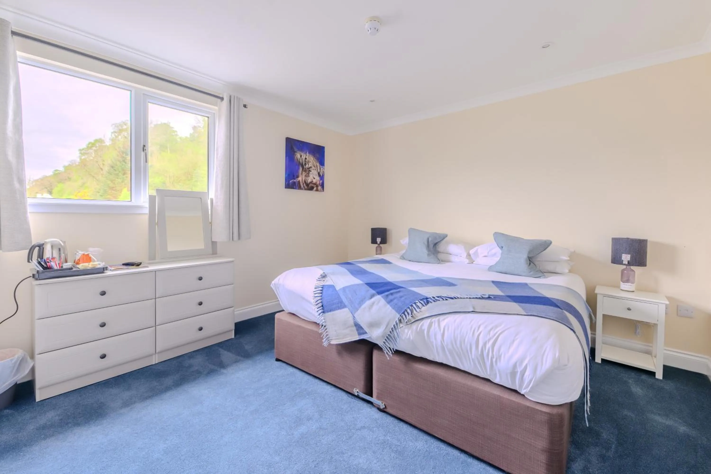 Bedroom, Bed in Loch Ness Clansman Hotel