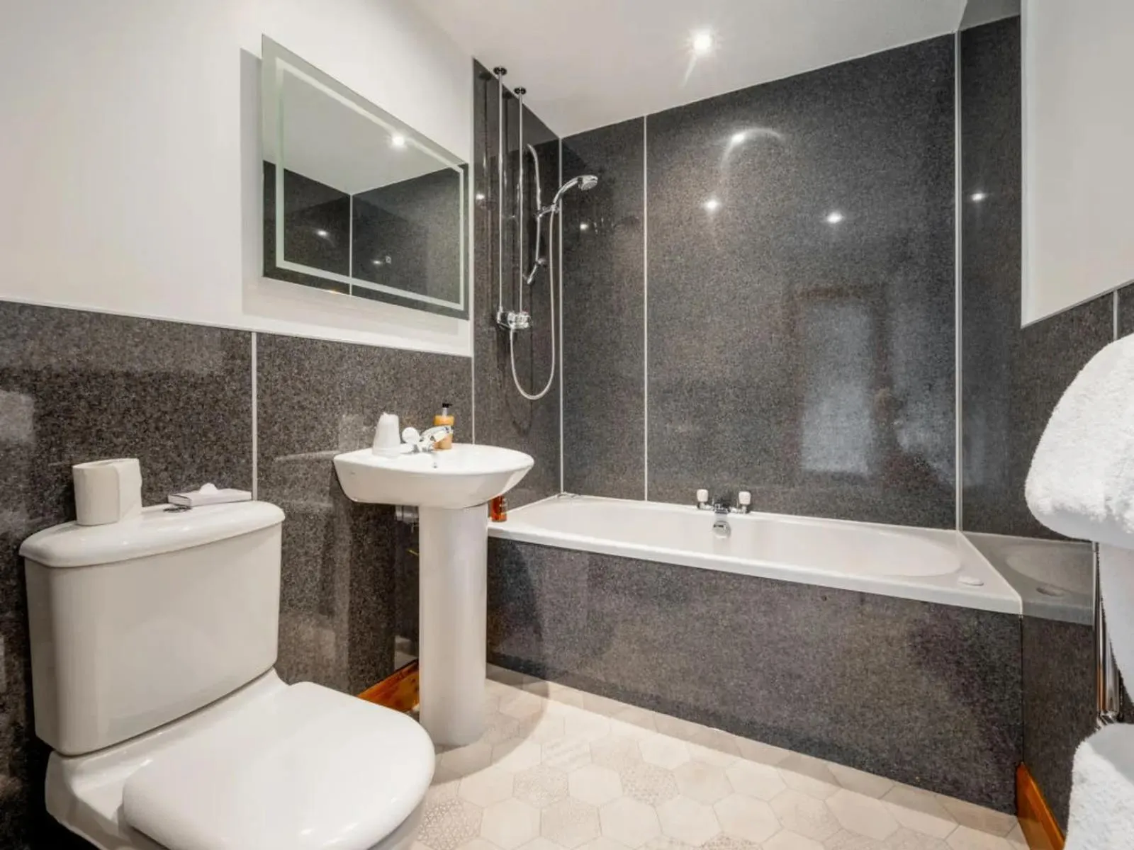 Shower in Loch Ness Clansman Hotel