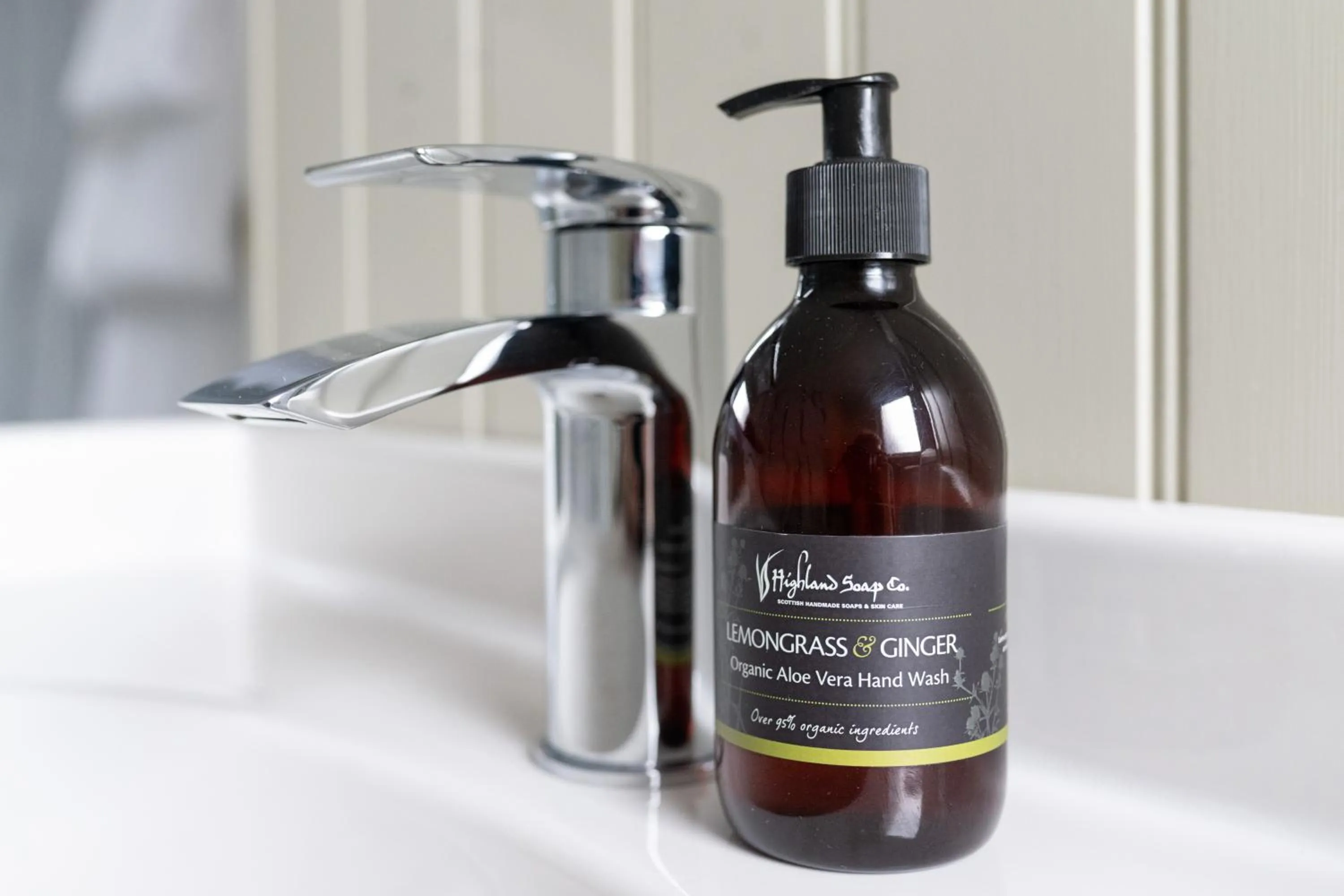 Bathroom in Loch Ness Clansman Hotel