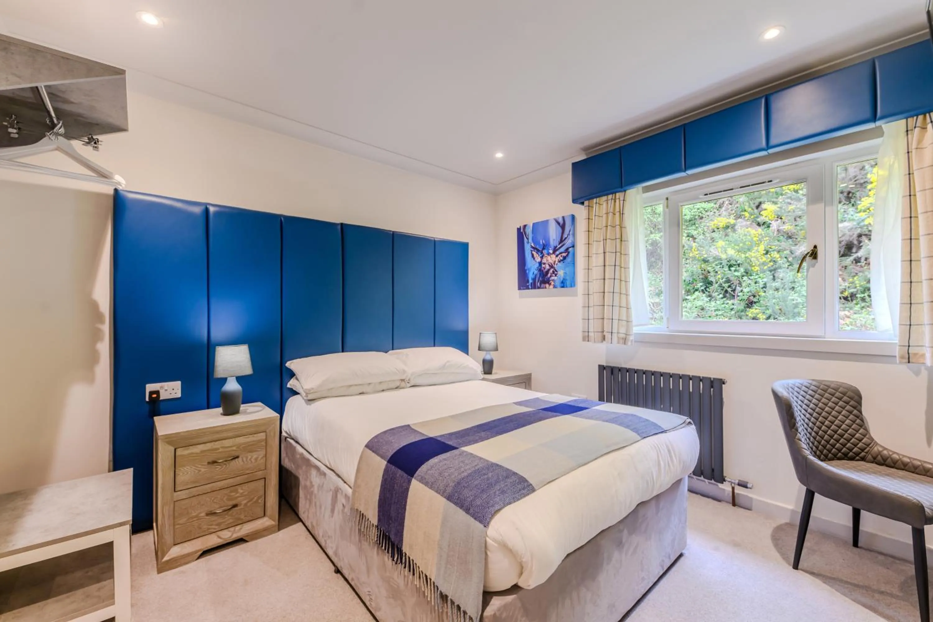 Bedroom, Bed in Loch Ness Clansman Hotel