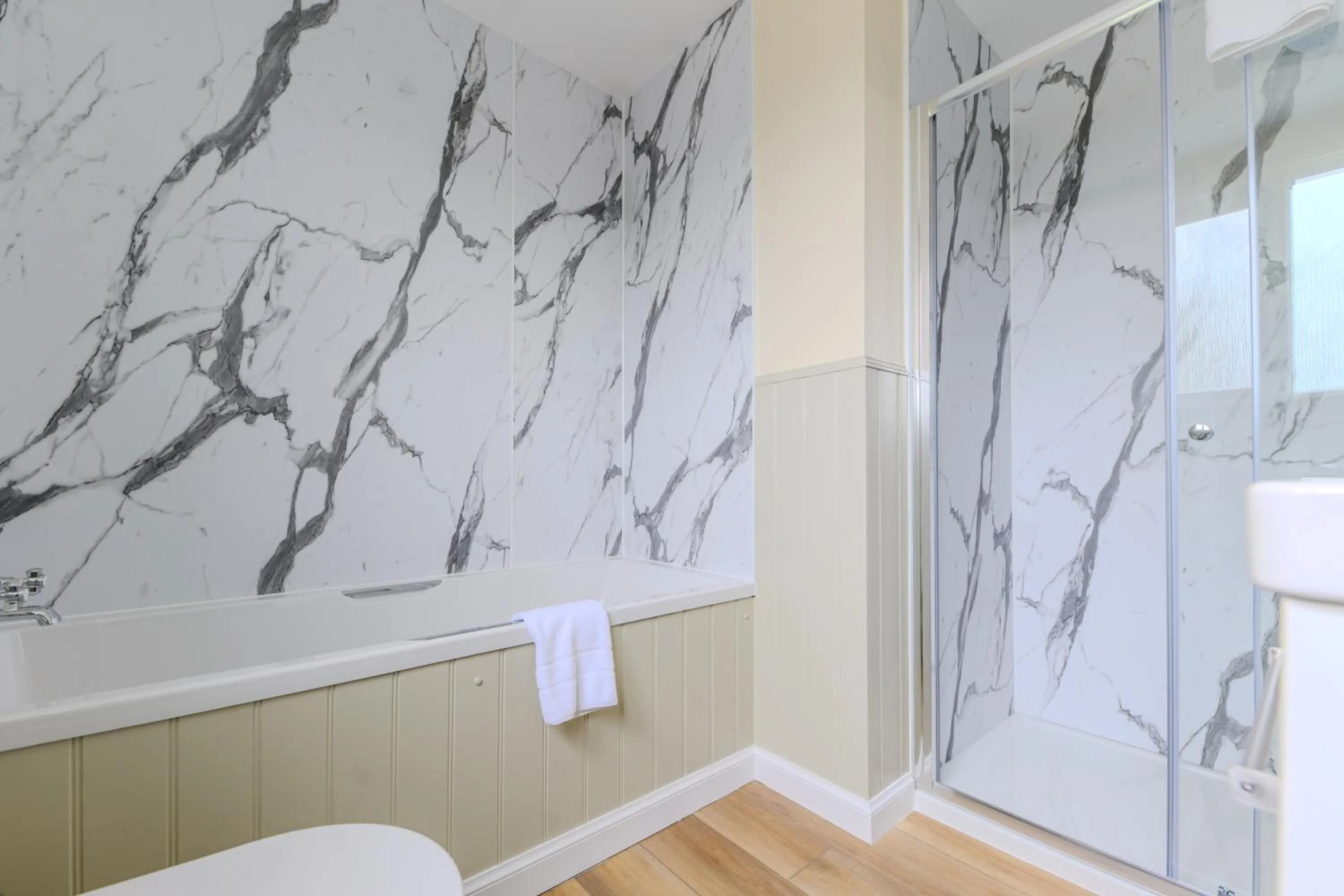 Shower in Loch Ness Clansman Hotel