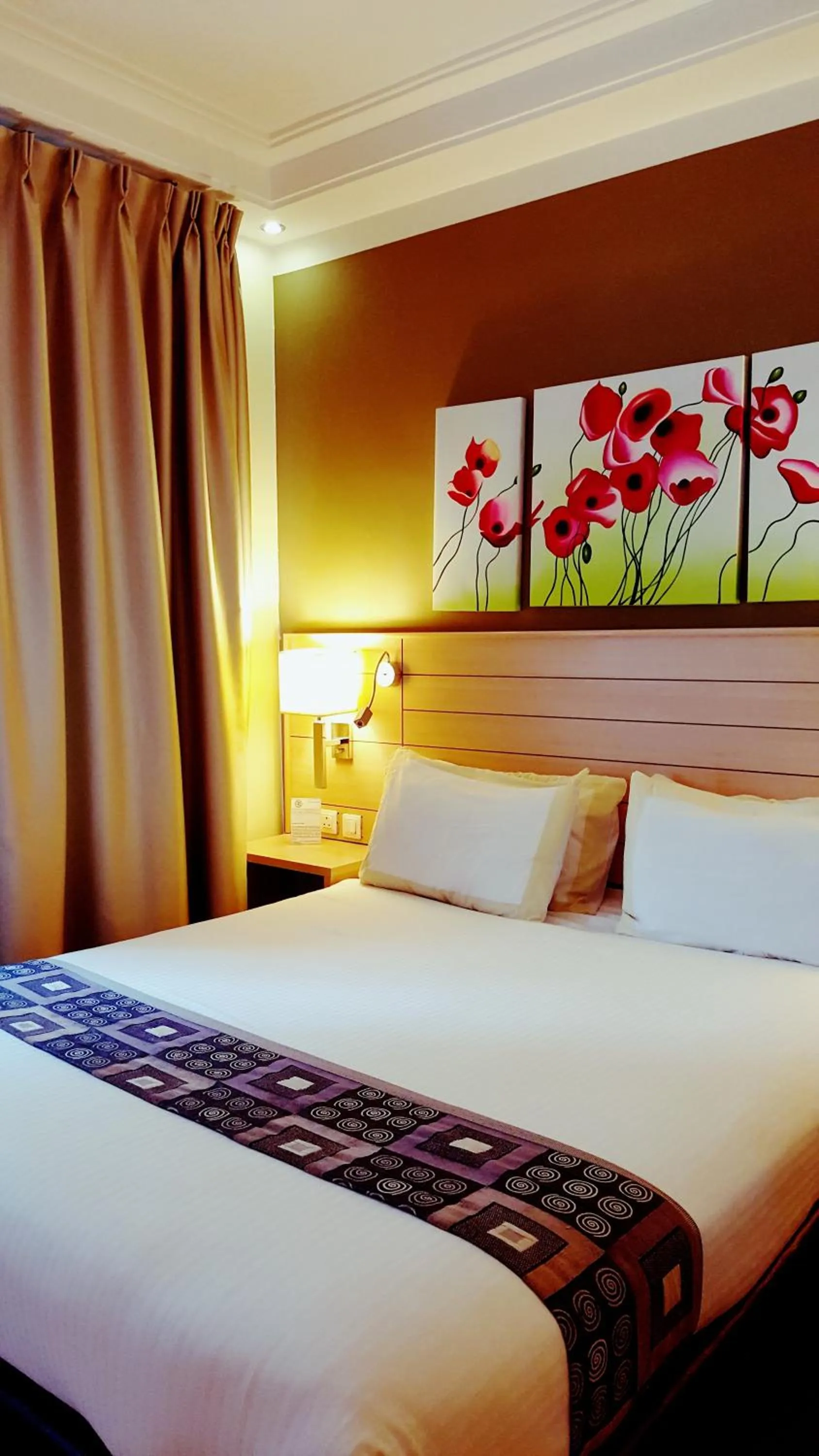 Bedroom, Bed in Crystal Hotel