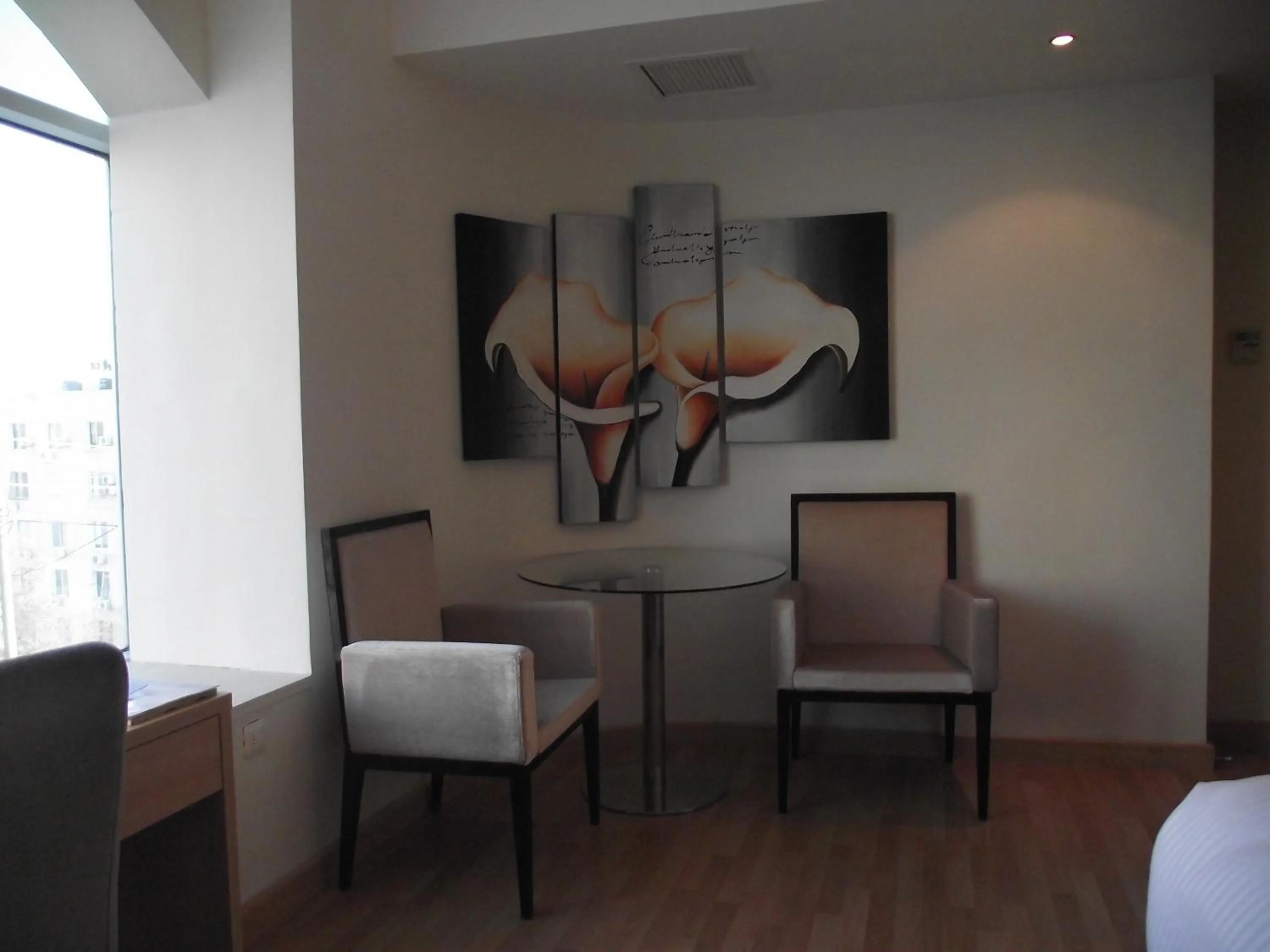 Restaurant/places to eat in Crystal Hotel