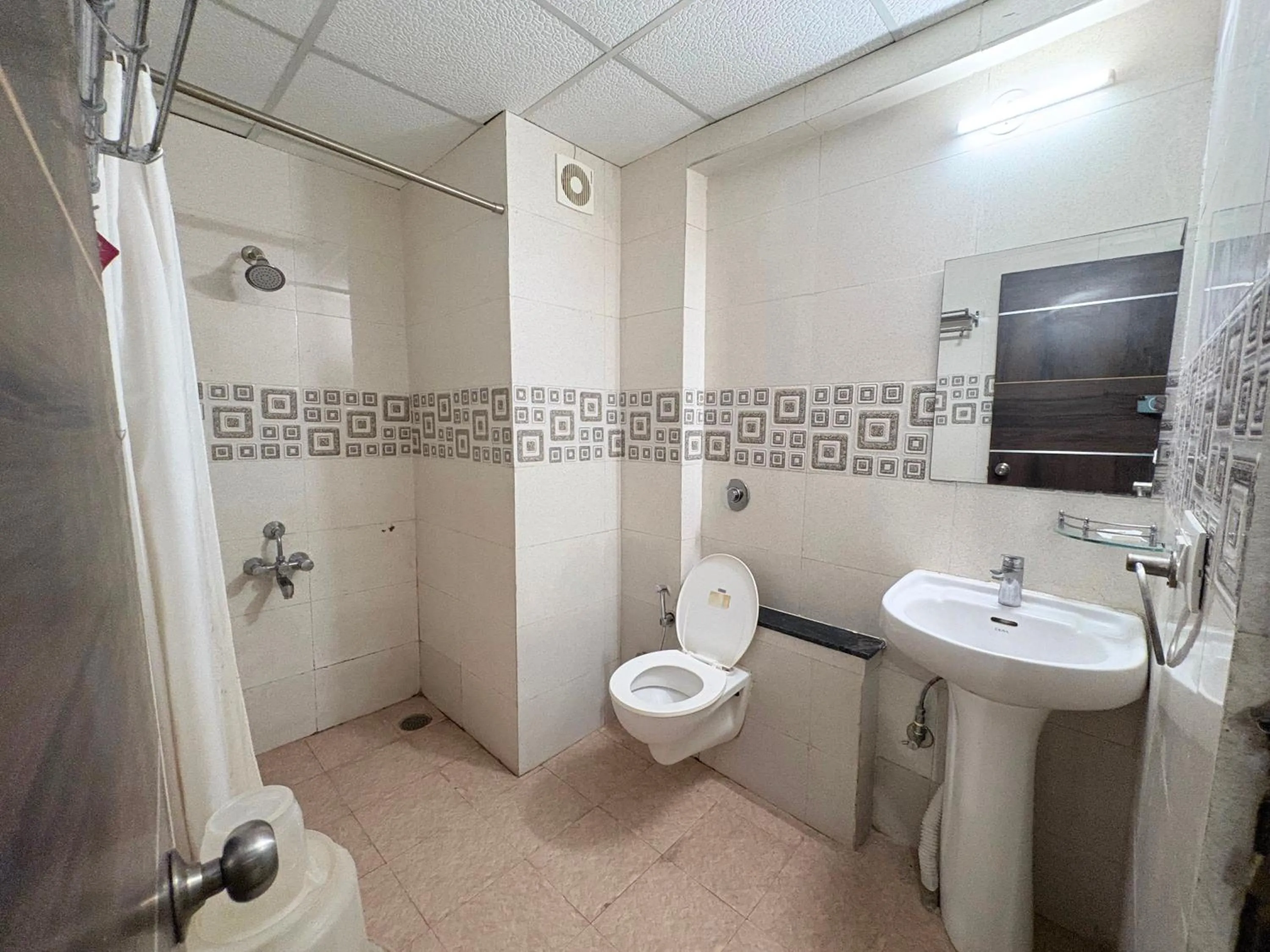 Bathroom in Hotel Windsor Castle Inn