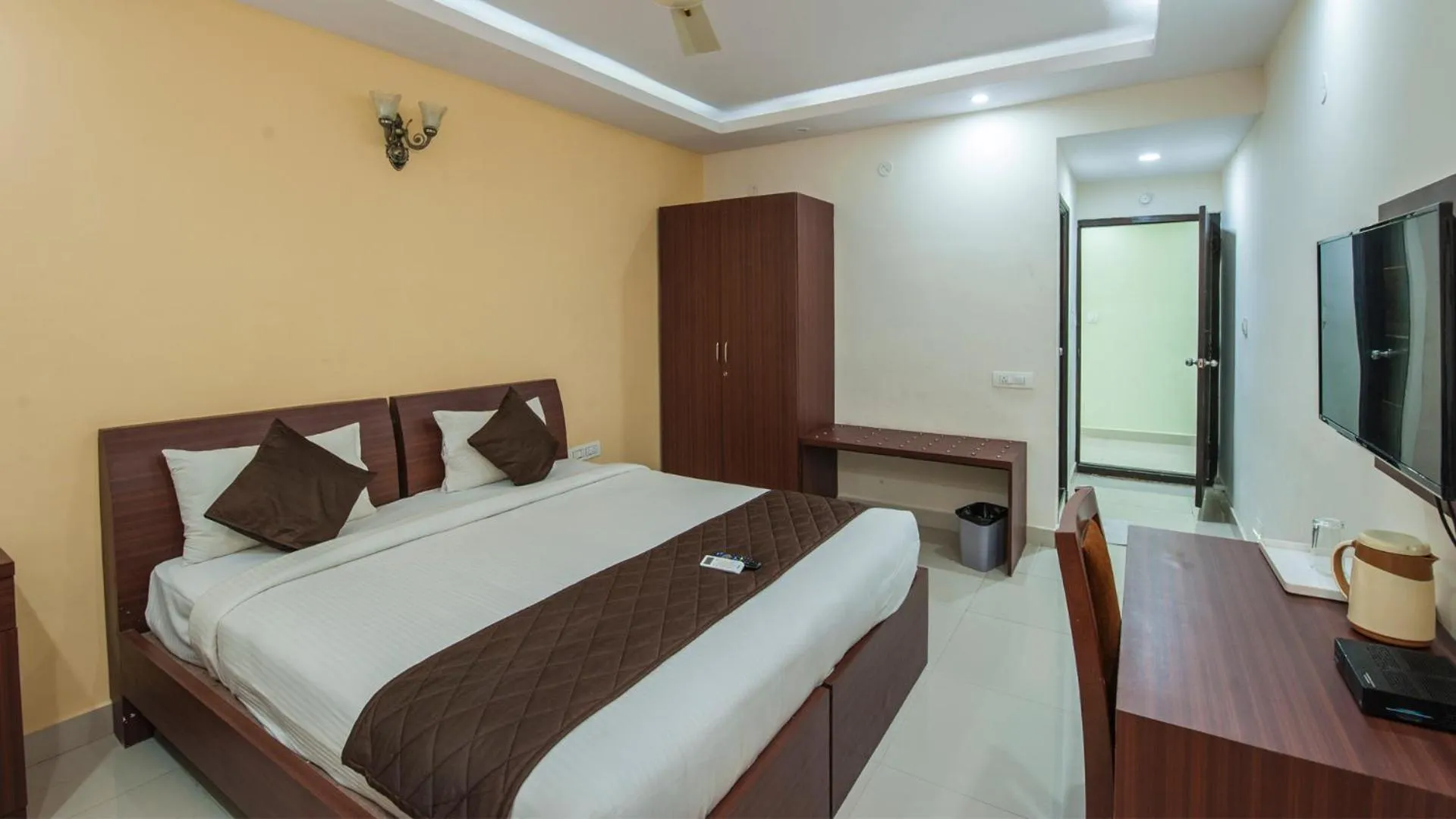 Bed in Hotel Windsor Castle Inn