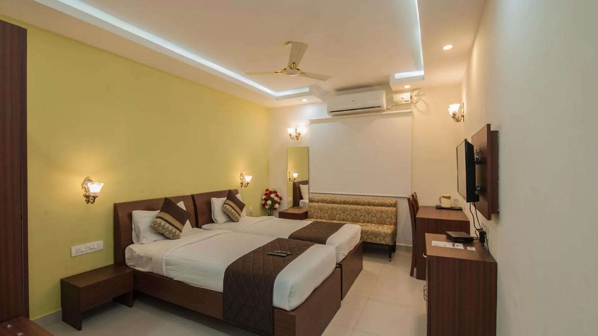 Bed in Hotel Windsor Castle Inn