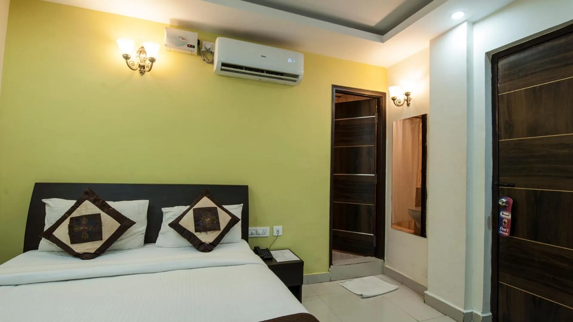 Bed in Hotel Windsor Castle Inn