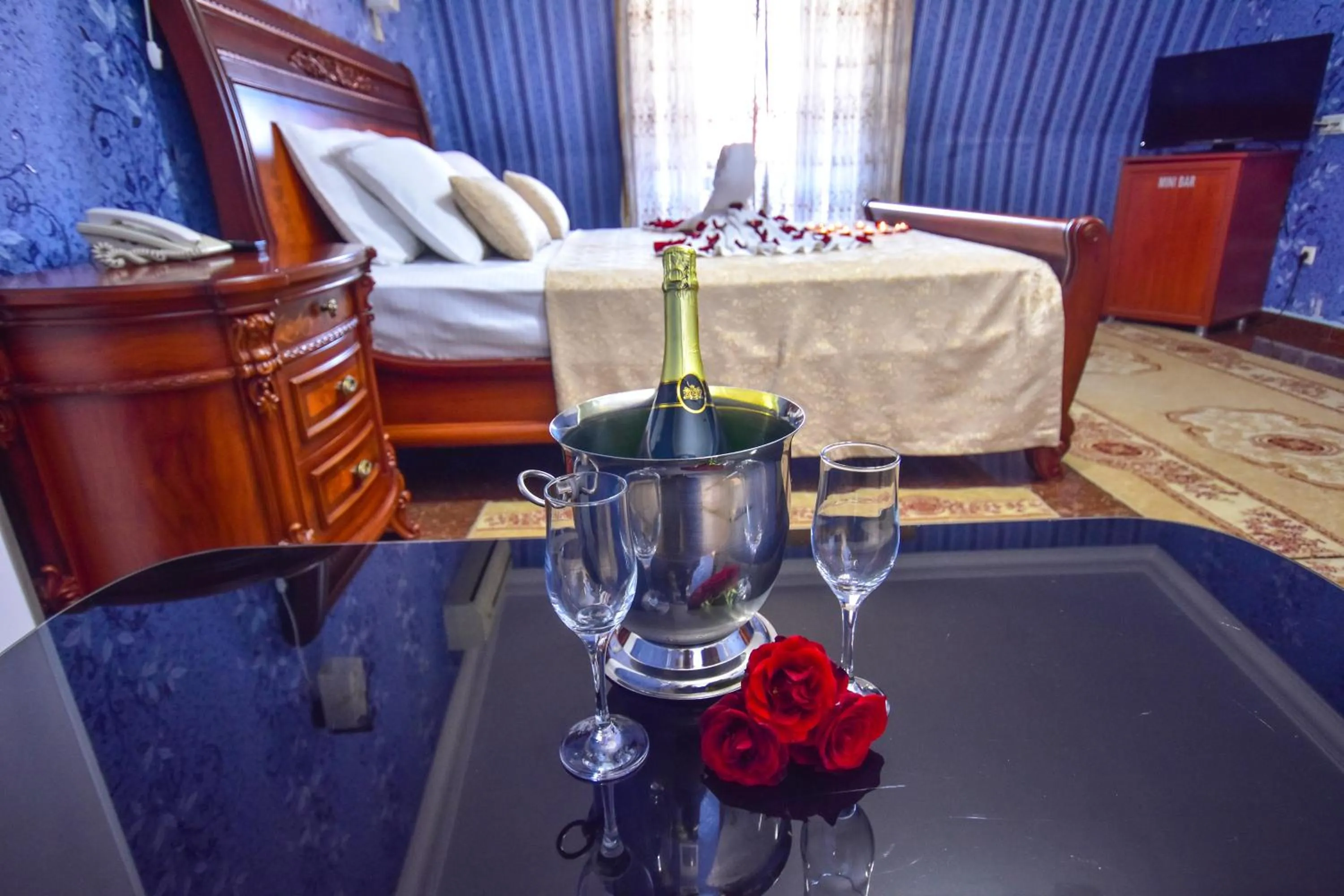 Drinks, Bed in Hotel Chao