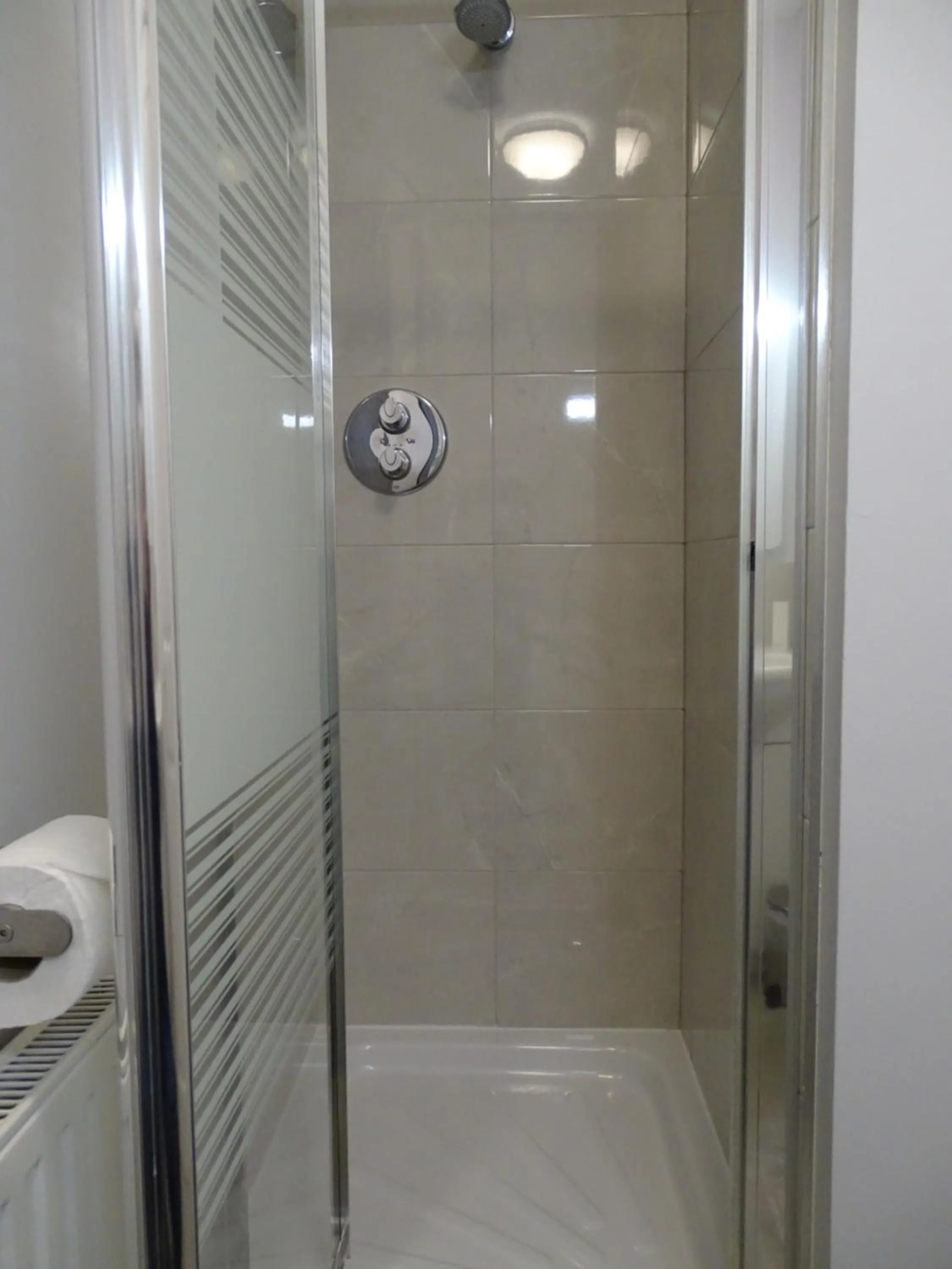 Shower in The Beeches Hotel & Leisure Club