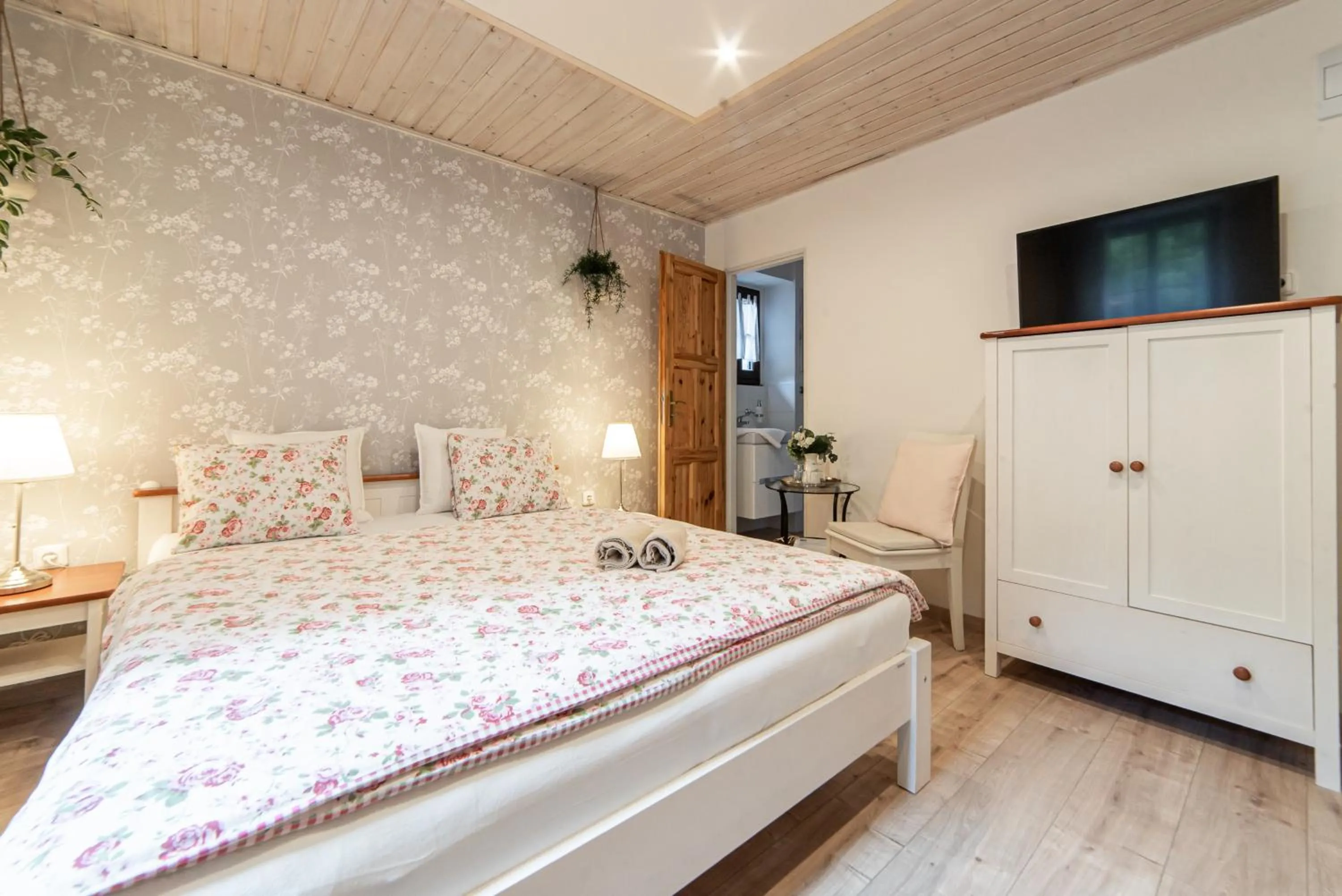 Bed in Hamr Divci Kamen