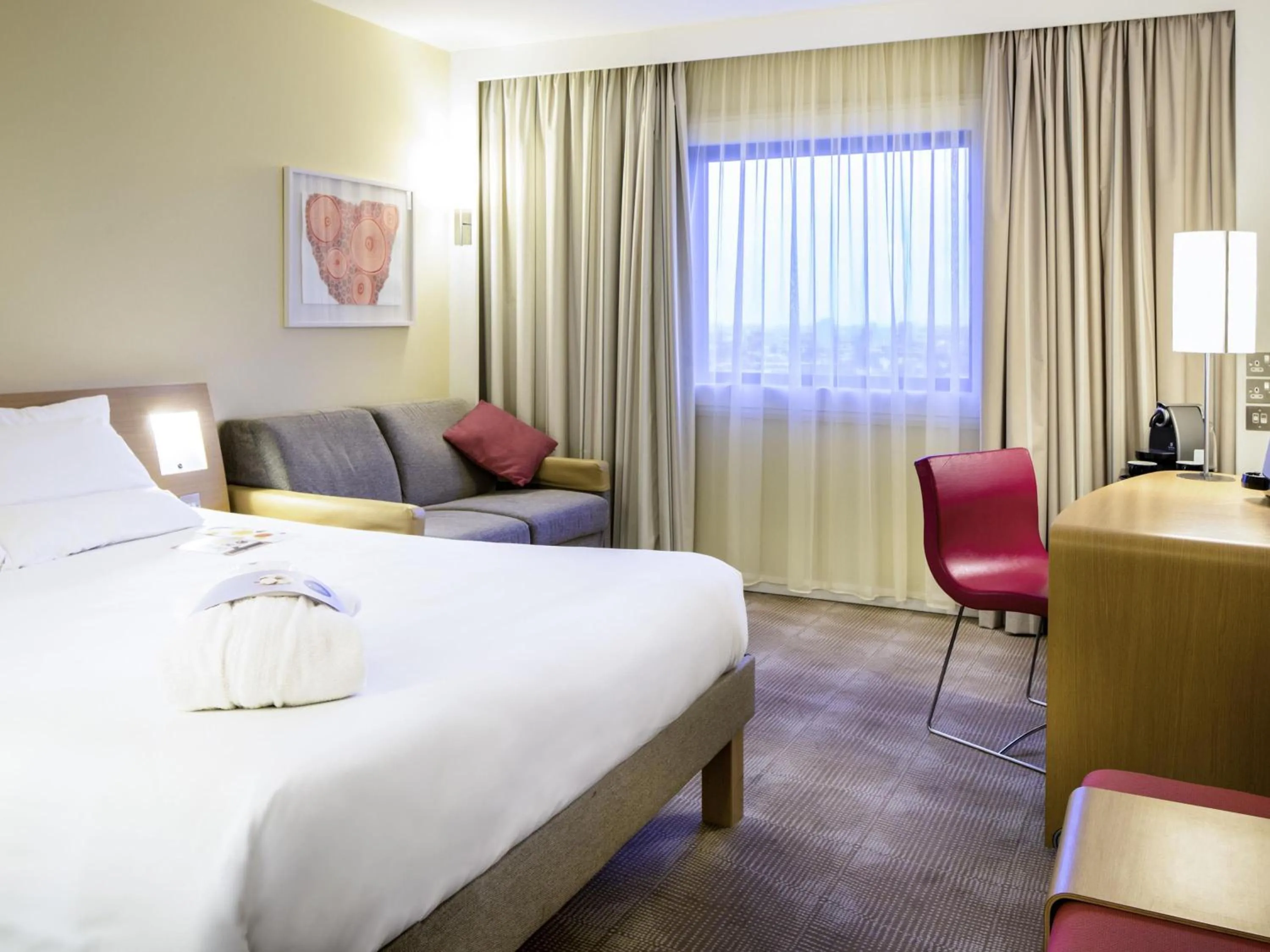 Bedroom, Bed in Novotel London Paddington