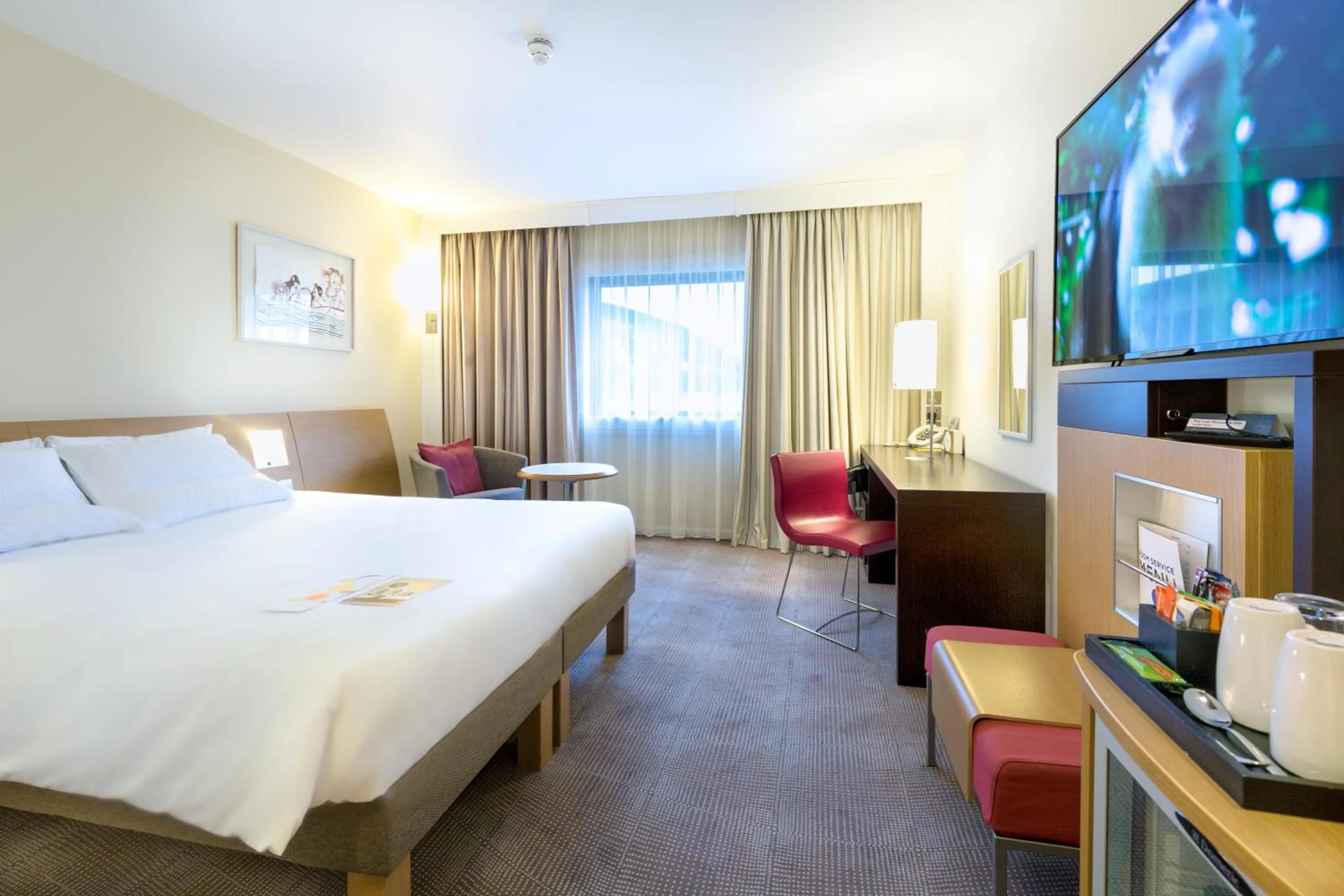 Photo of the whole room, Bed in Novotel London Paddington