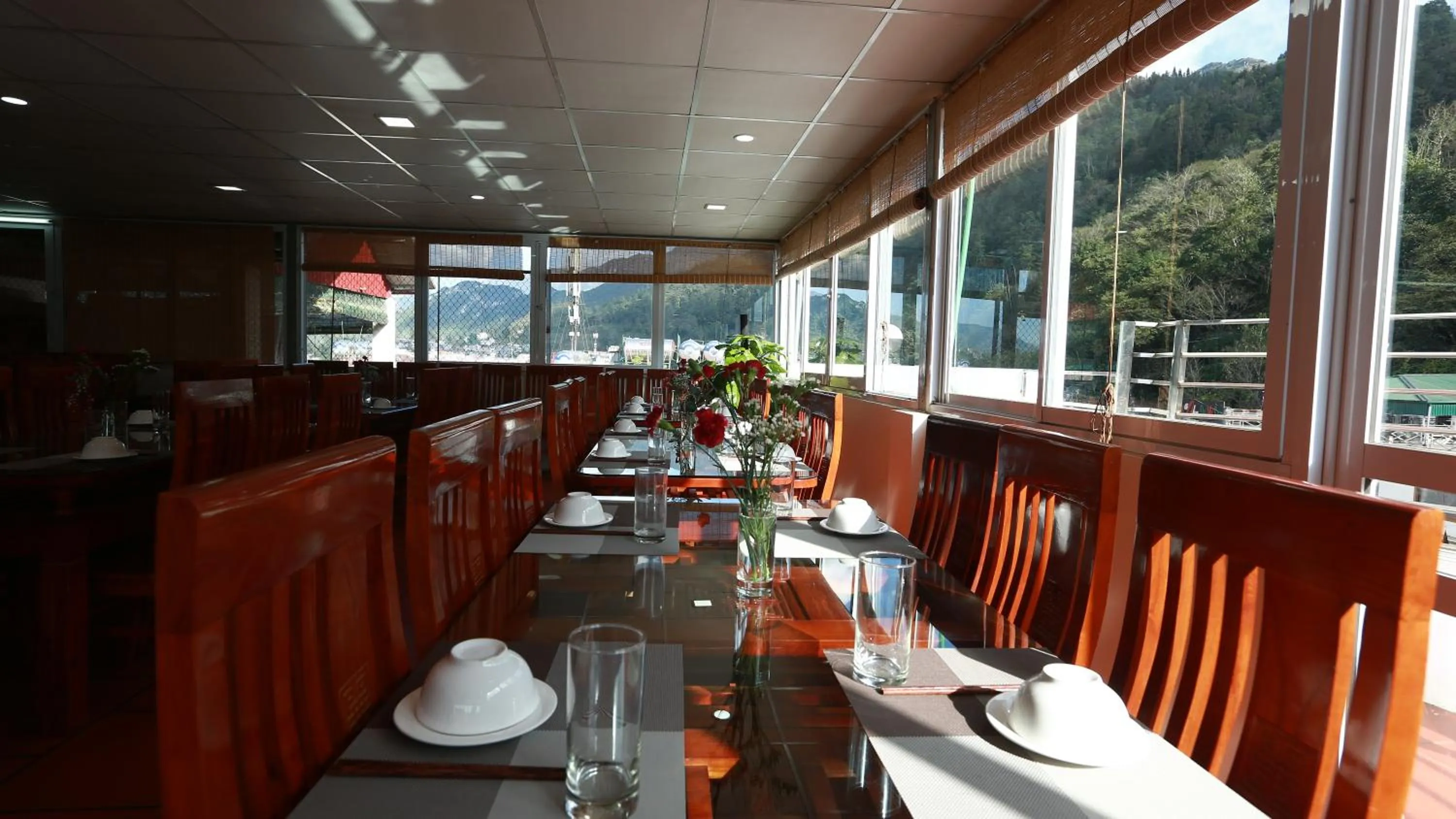 Restaurant/places to eat in Sapa Land Hotel