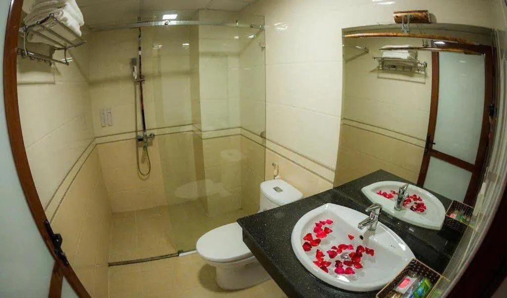 Shower in Sapa Land Hotel