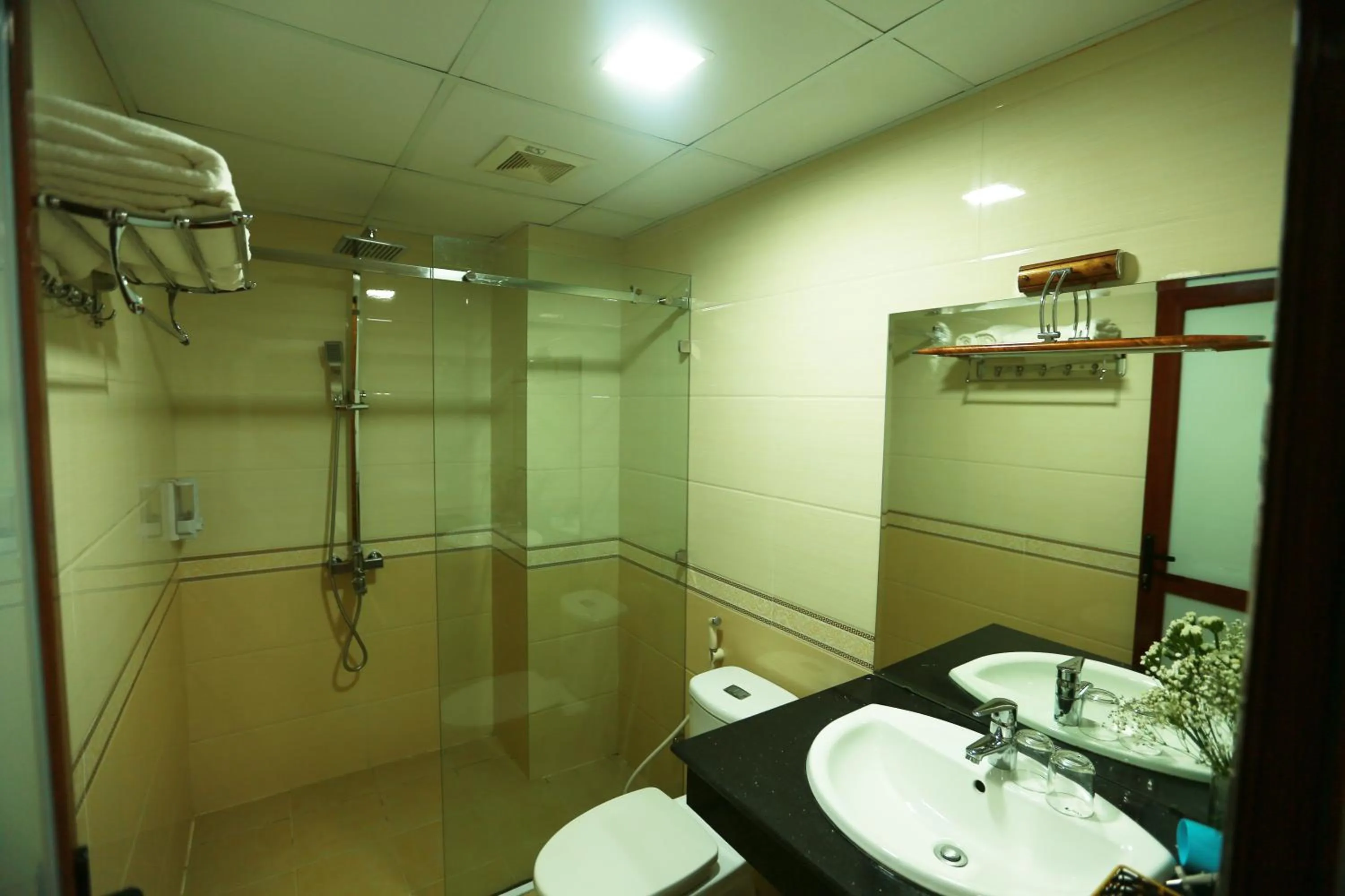 Shower in Sapa Land Hotel