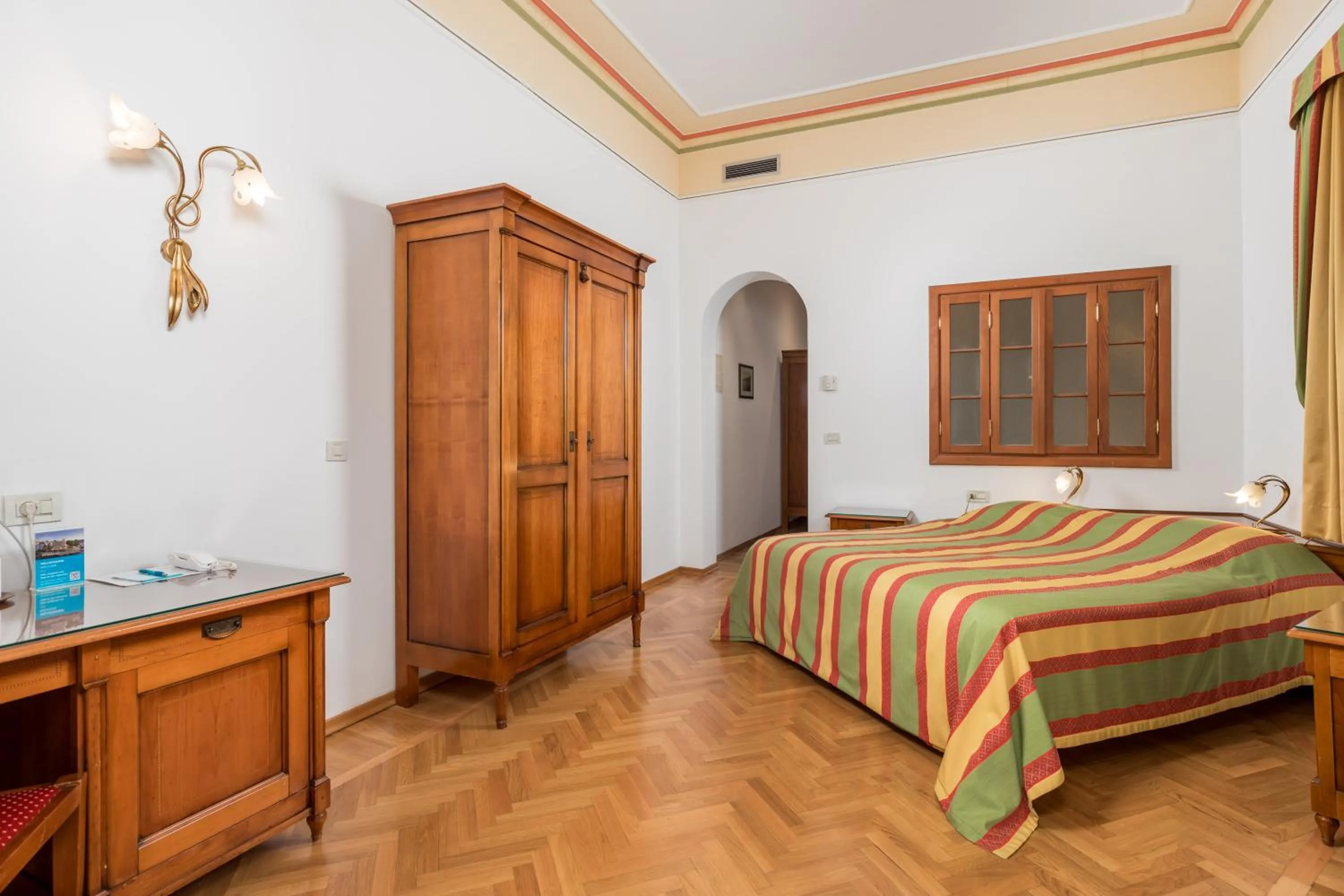 Bedroom, Bed in Hotel Miramar