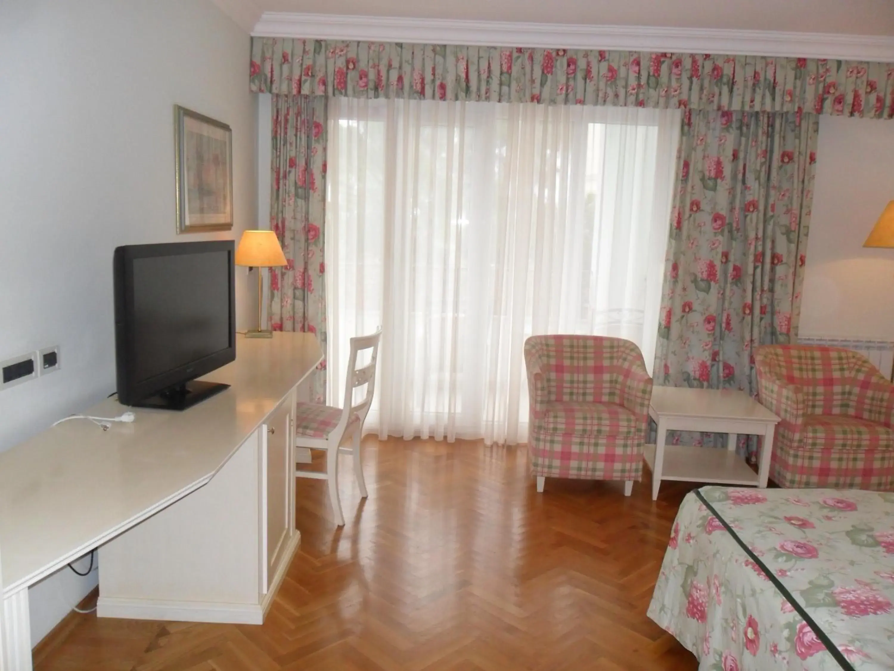 Double or Twin Room with Garden View in Hotel Miramar Double or Twin Room with Garden View in Hotel Miramar