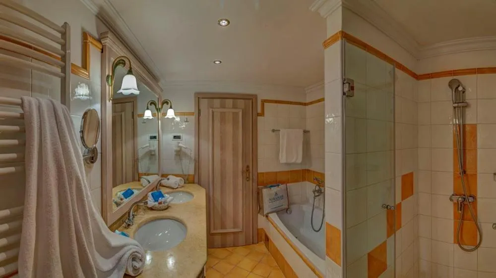 Shower in Hotel Miramar