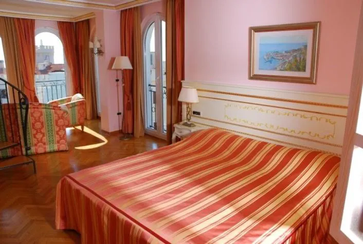 Bed in Hotel Miramar