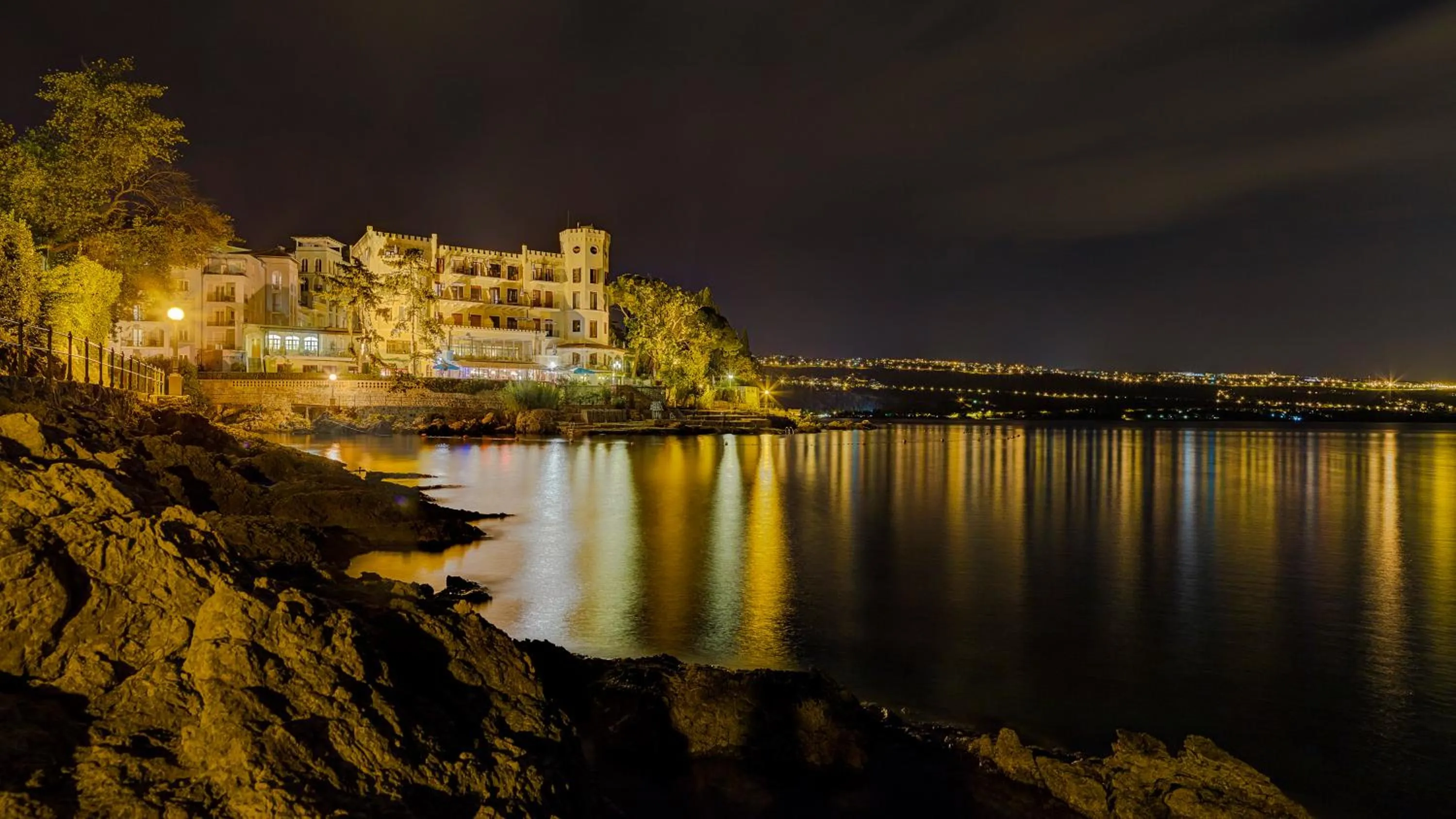 Property building in Hotel Miramar