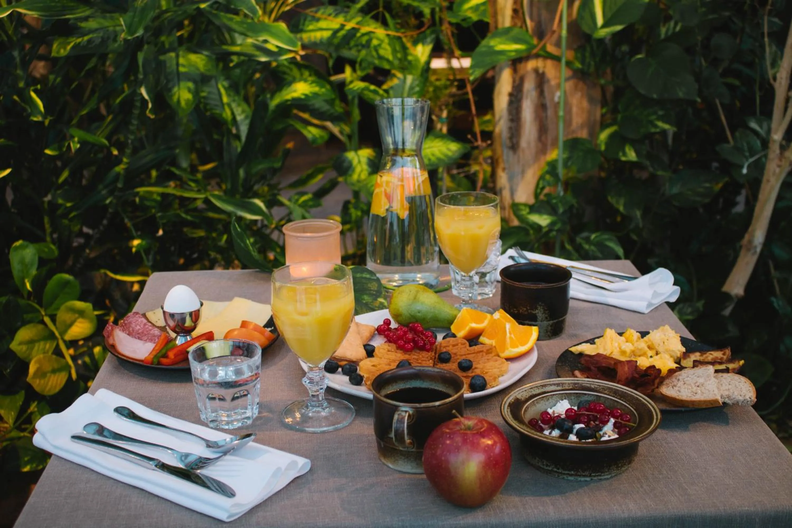 Buffet breakfast in Mary-Ann's Polarrigg