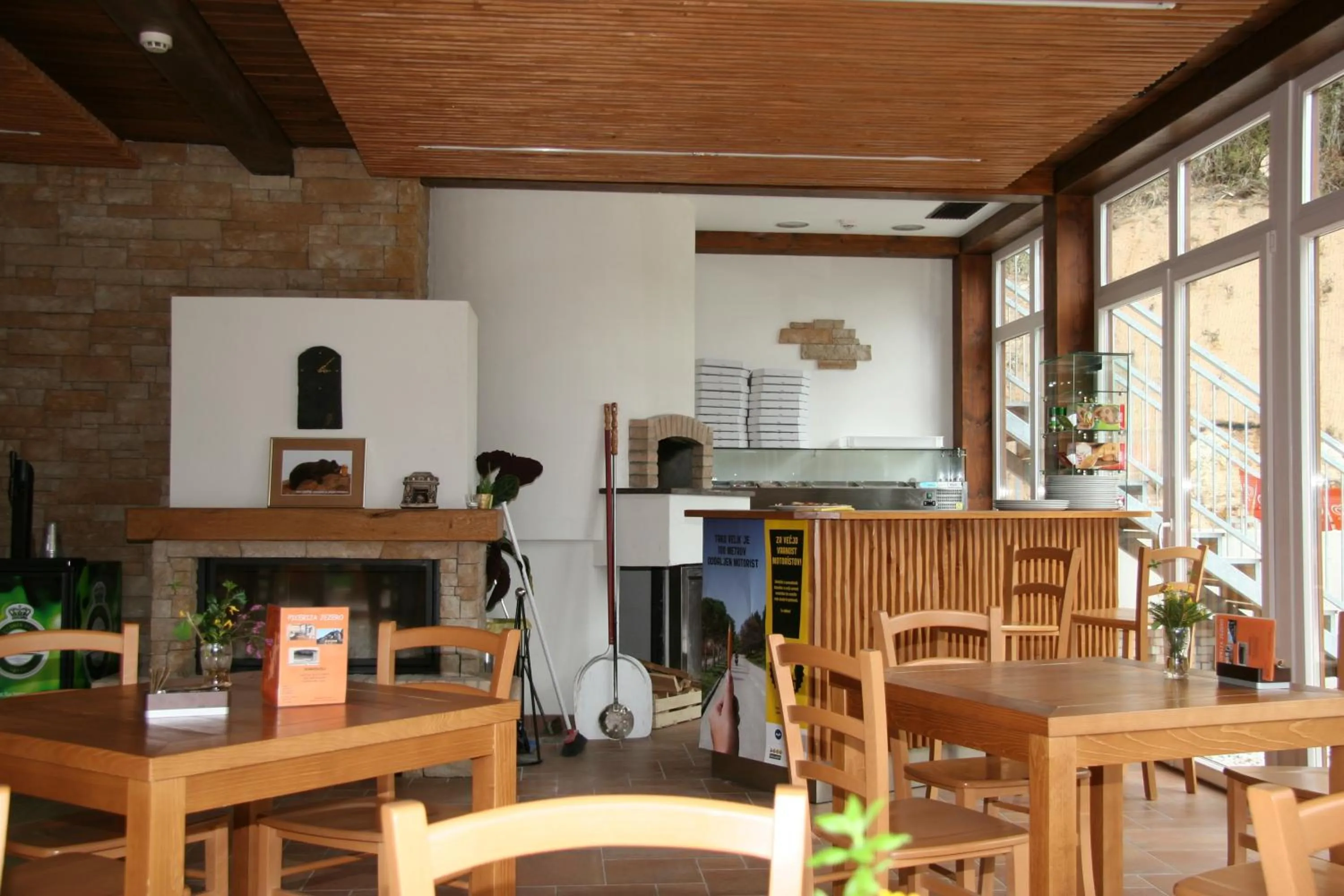 Restaurant/places to eat in Hotel Rakitna