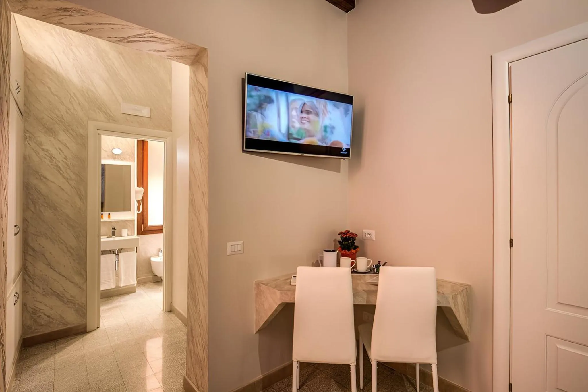 TV and multimedia, Bed in Colosseo Accomodation Room Guest House