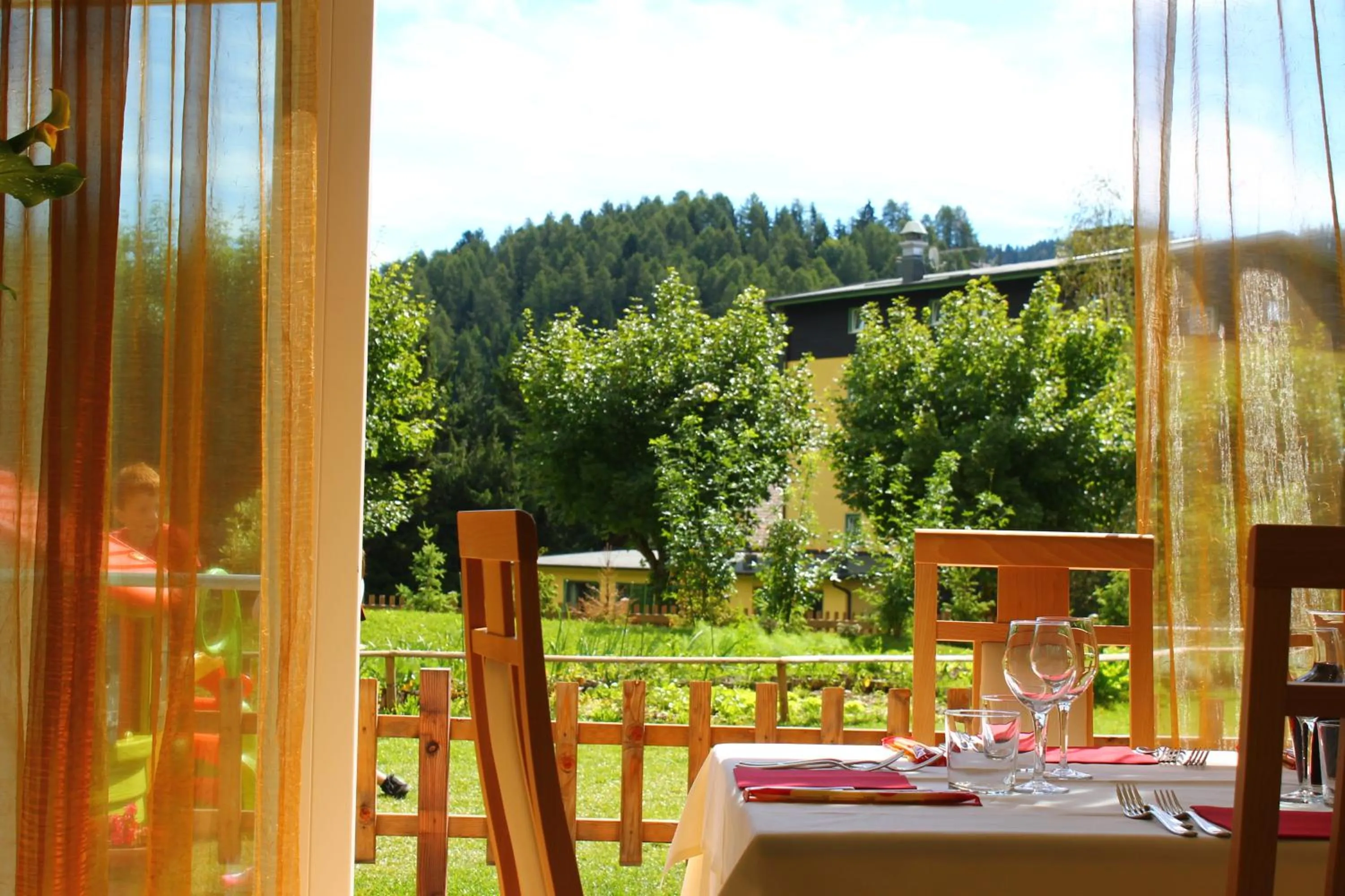 Restaurant/places to eat in Alpen Hotel Eghel