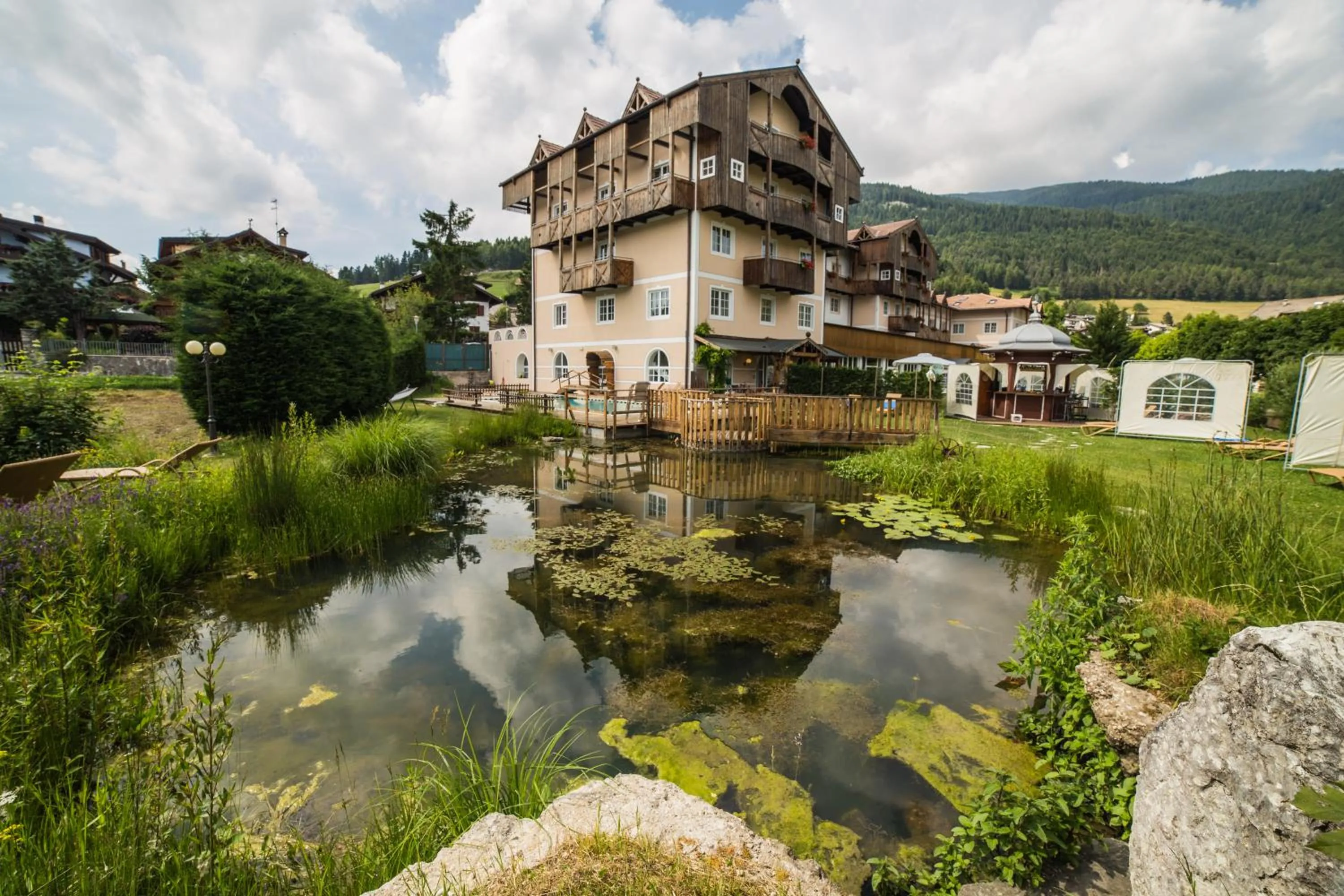 Facade/entrance in Alpen Hotel Eghel