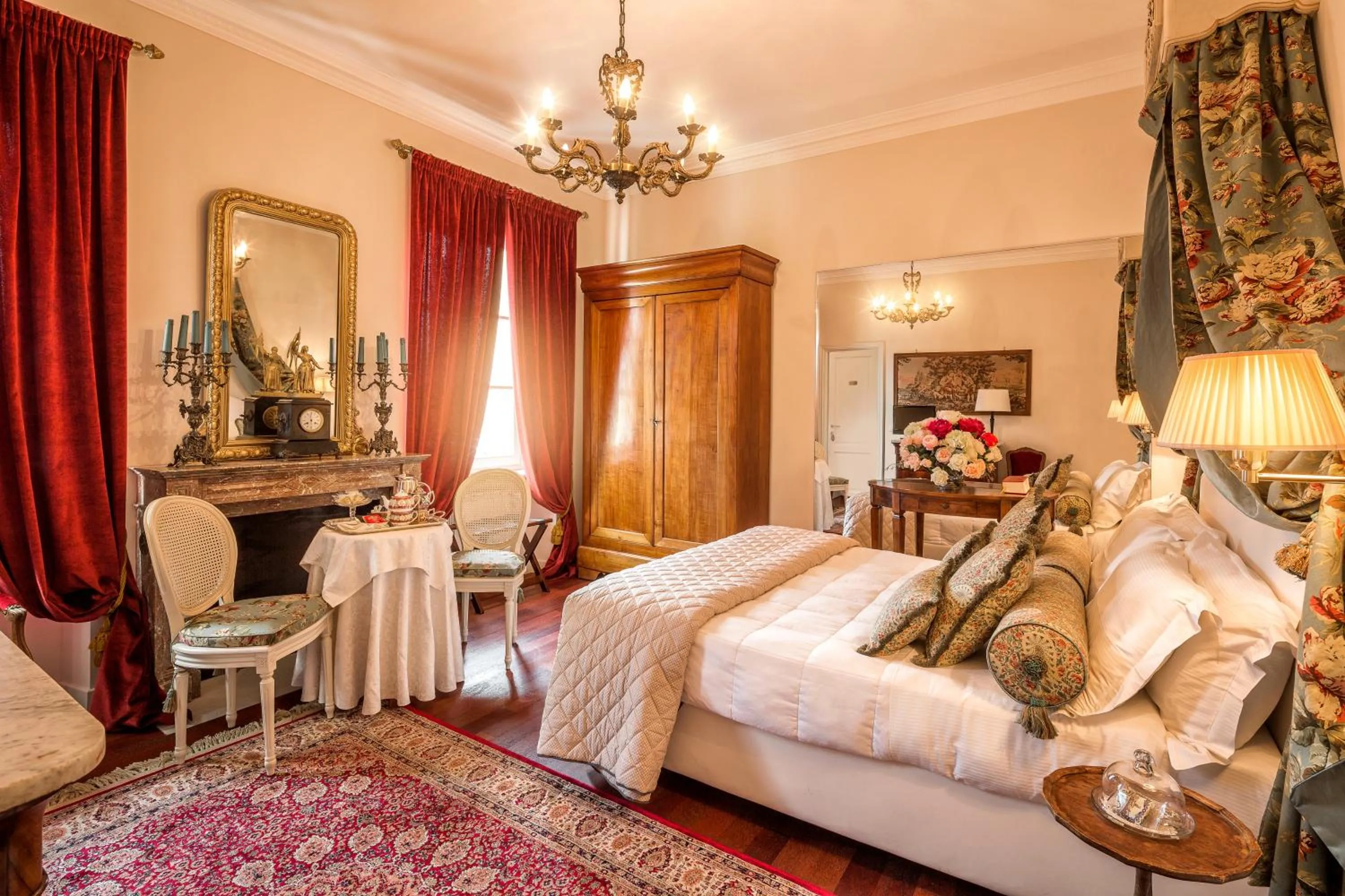 Photo of the whole room, Bed in Duchessa Margherita Chateaux & Hotels