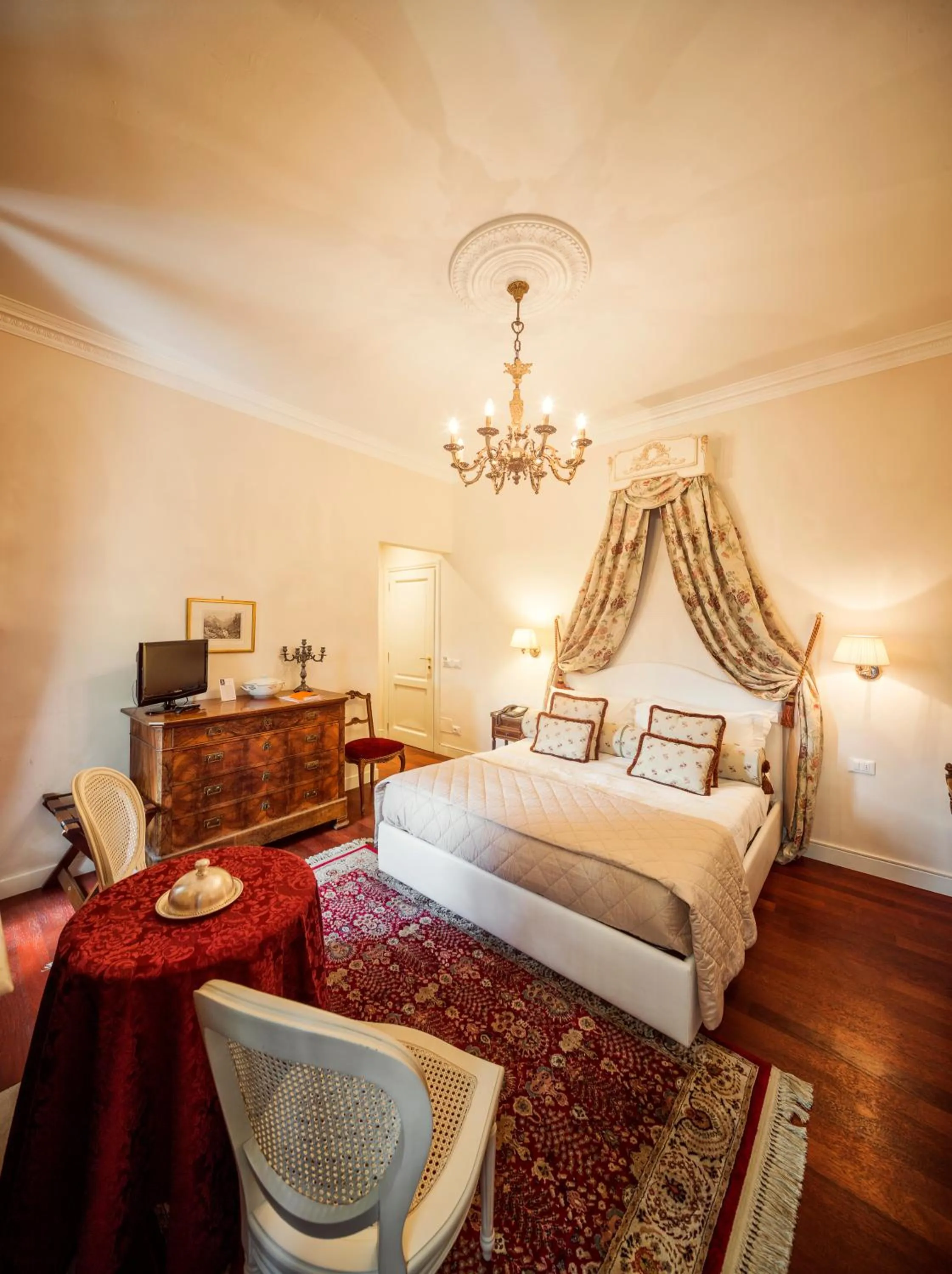 Bed in Duchessa Margherita Chateaux & Hotels