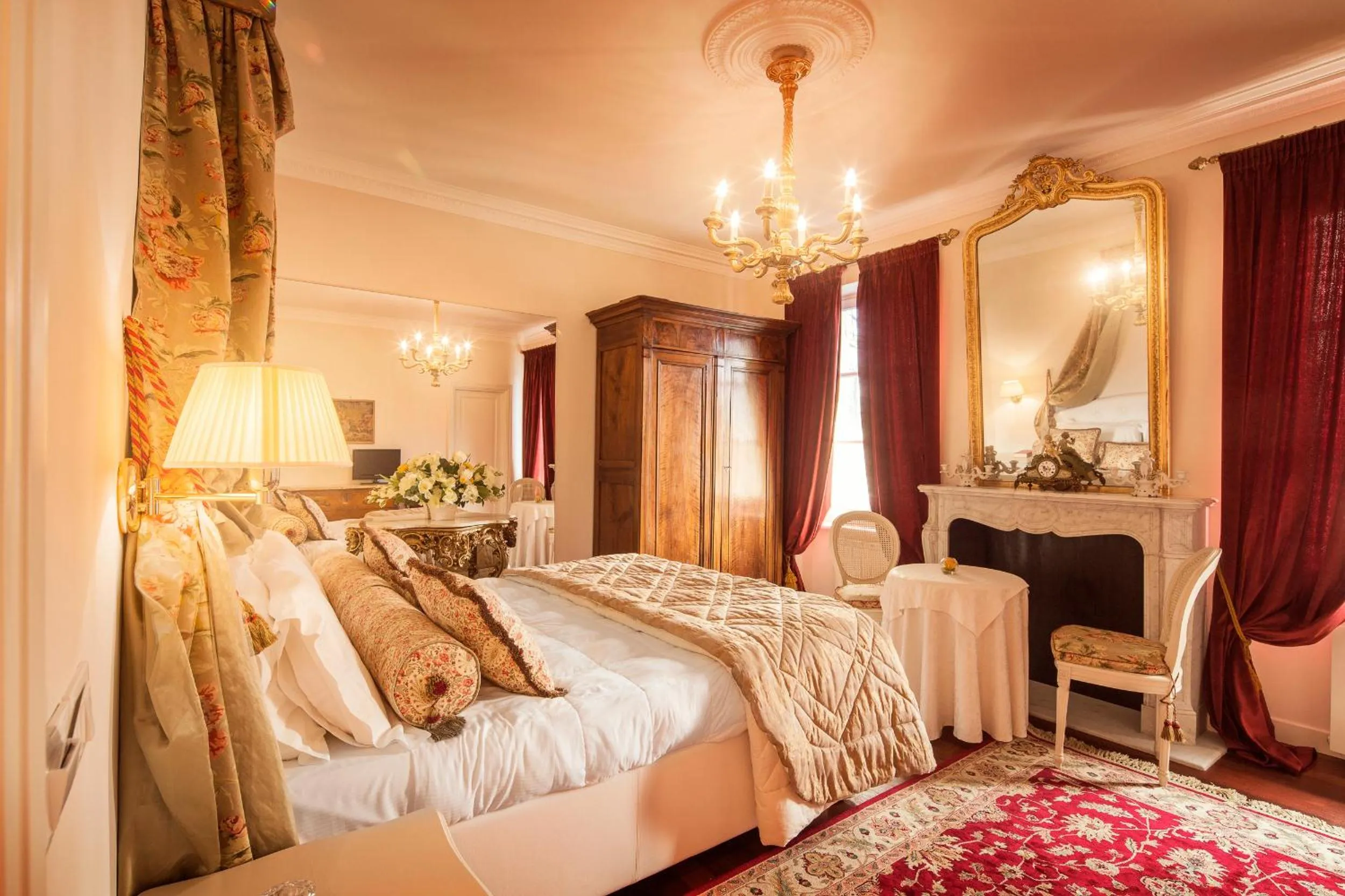 Photo of the whole room, Bed in Duchessa Margherita Chateaux & Hotels