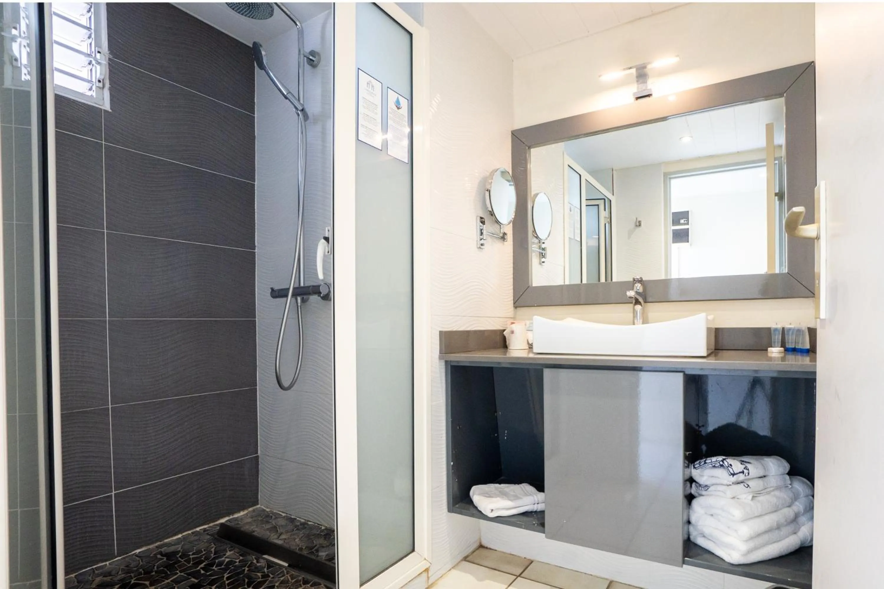 Shower in Canella Beach Hotel