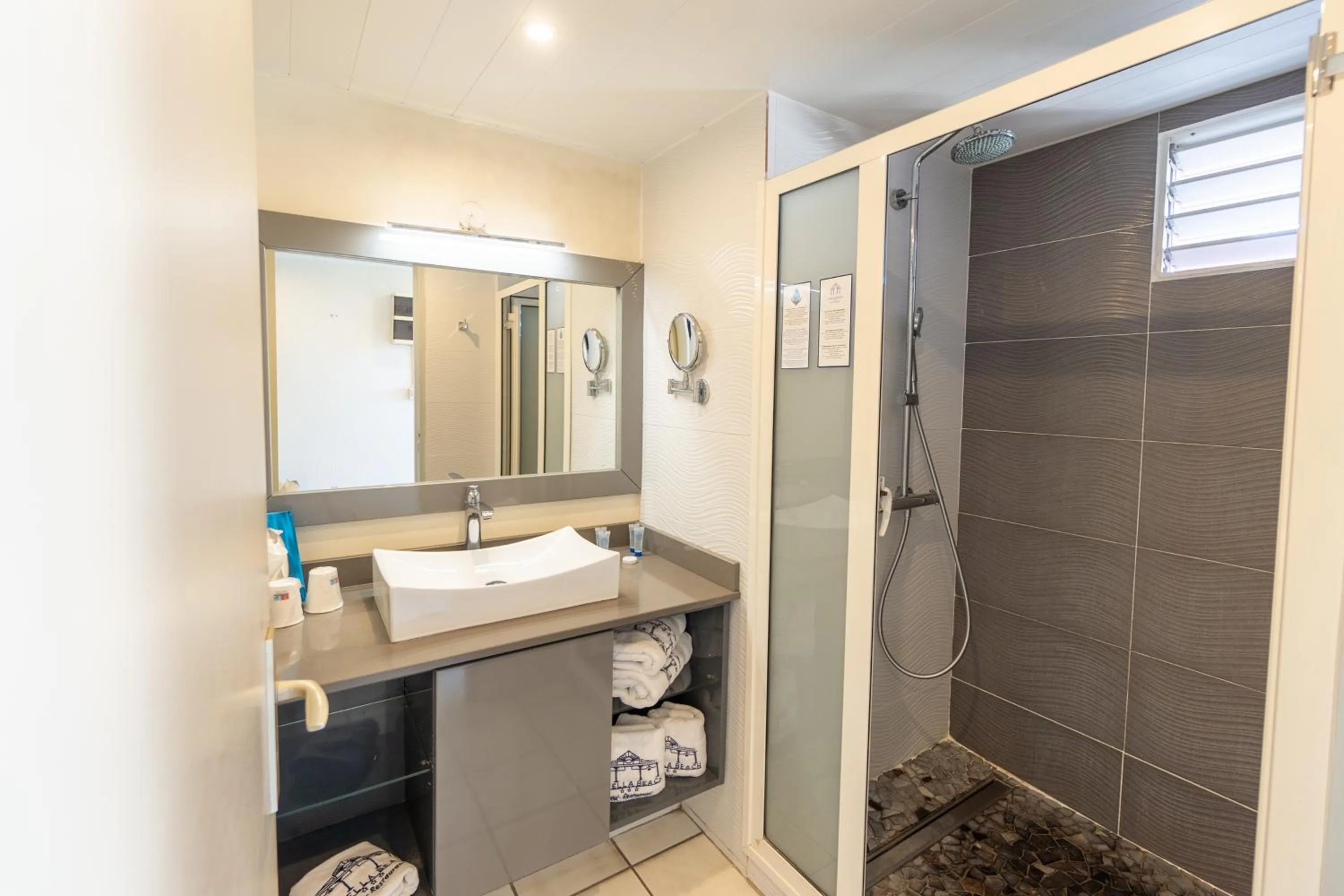 Shower in Canella Beach Hotel