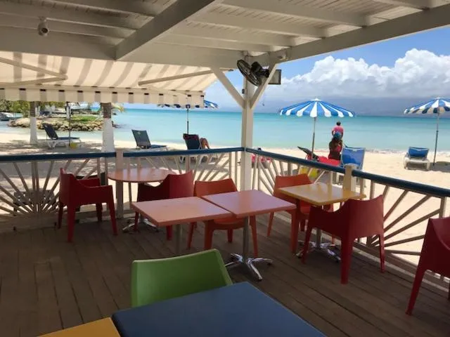 Restaurant/places to eat in Canella Beach Hotel