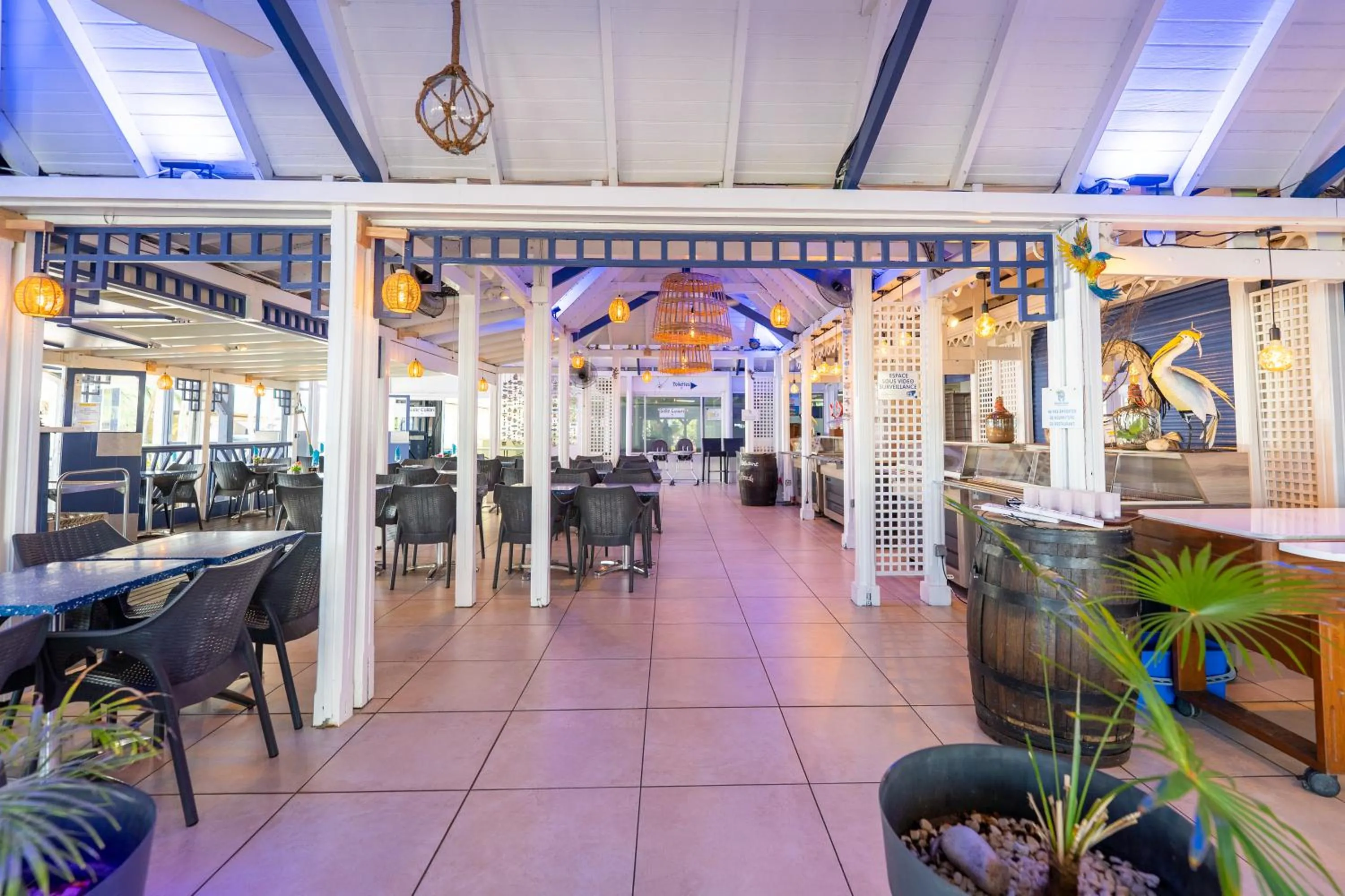 Restaurant/places to eat in Canella Beach Hotel