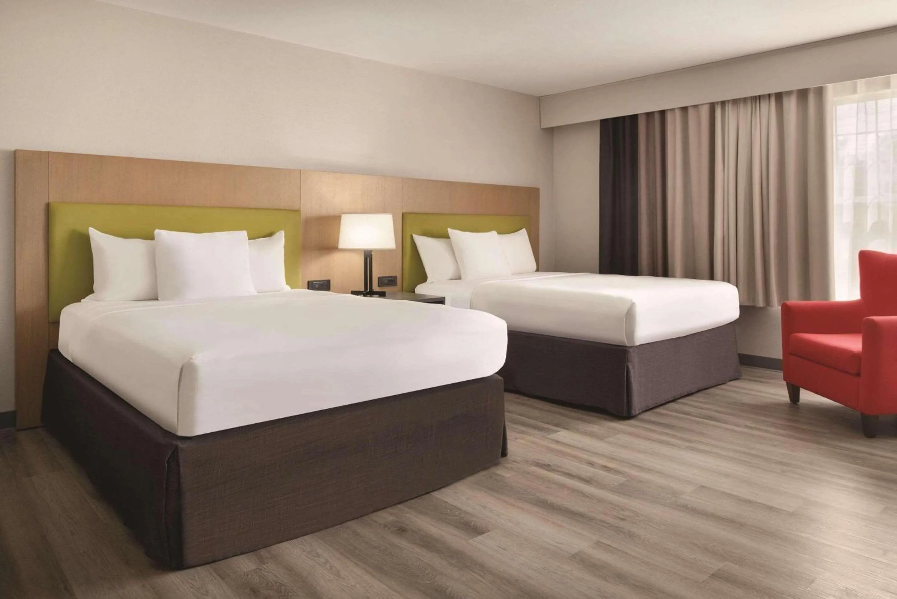 Bedroom, Bed in Country Inn & Suites by Radisson, Cedar Falls, IA